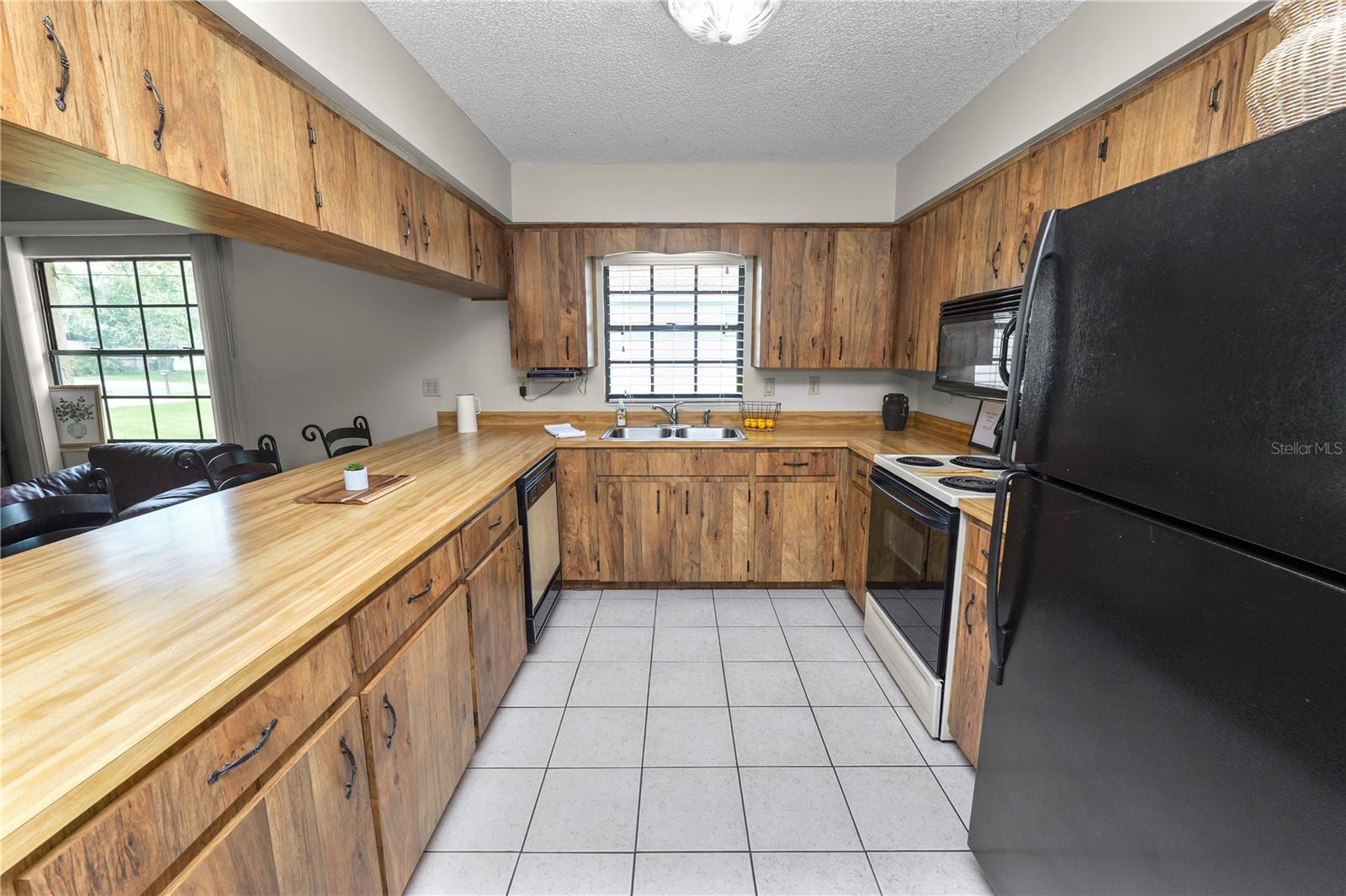 1917 LORI LN W
