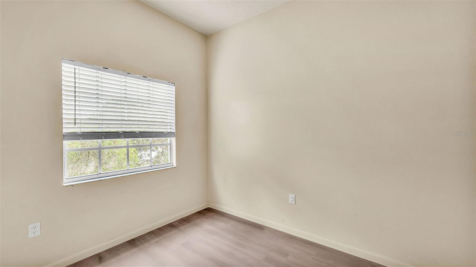 1100 LOWRY AVE #69