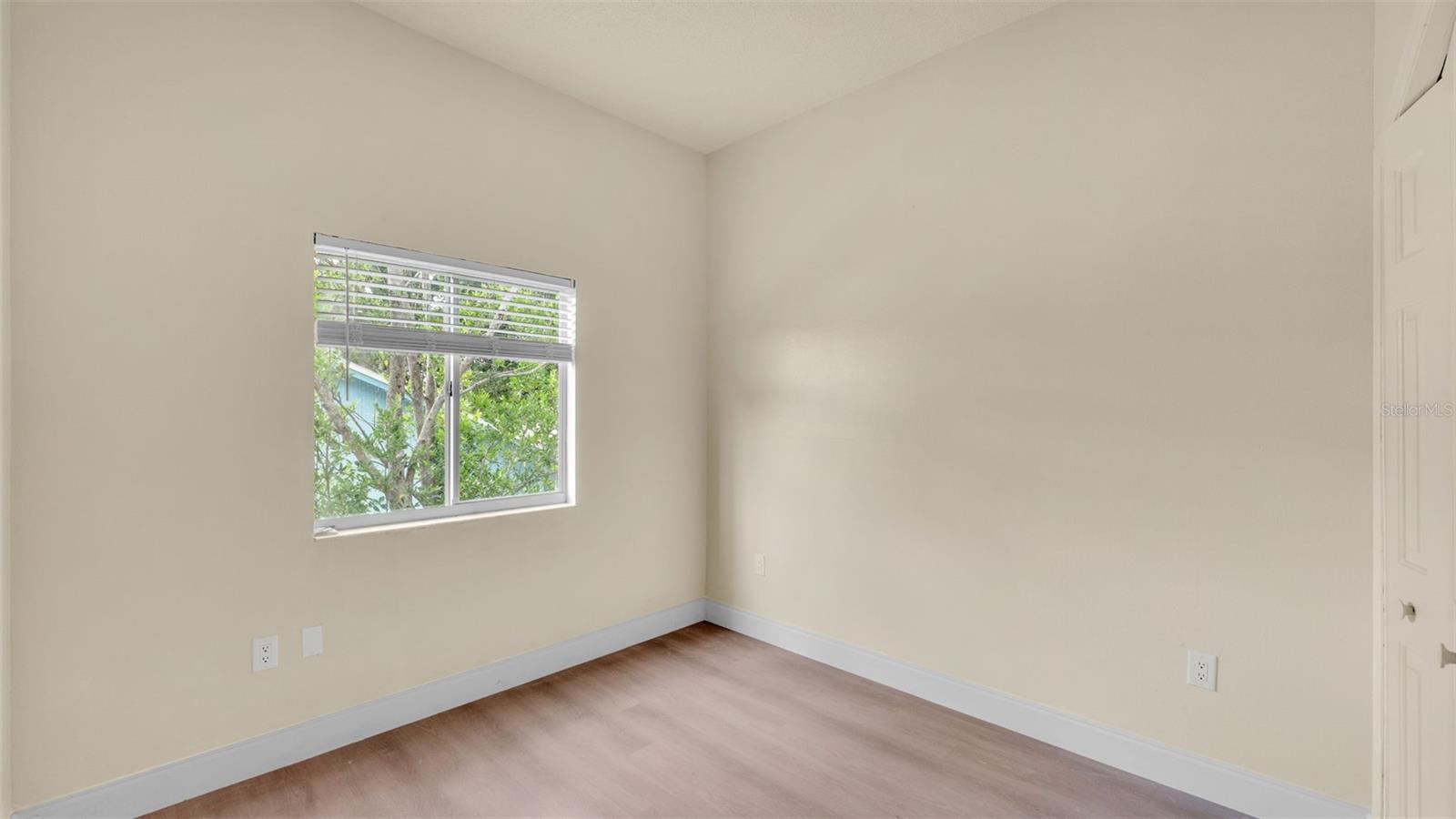 1100 LOWRY AVE #69