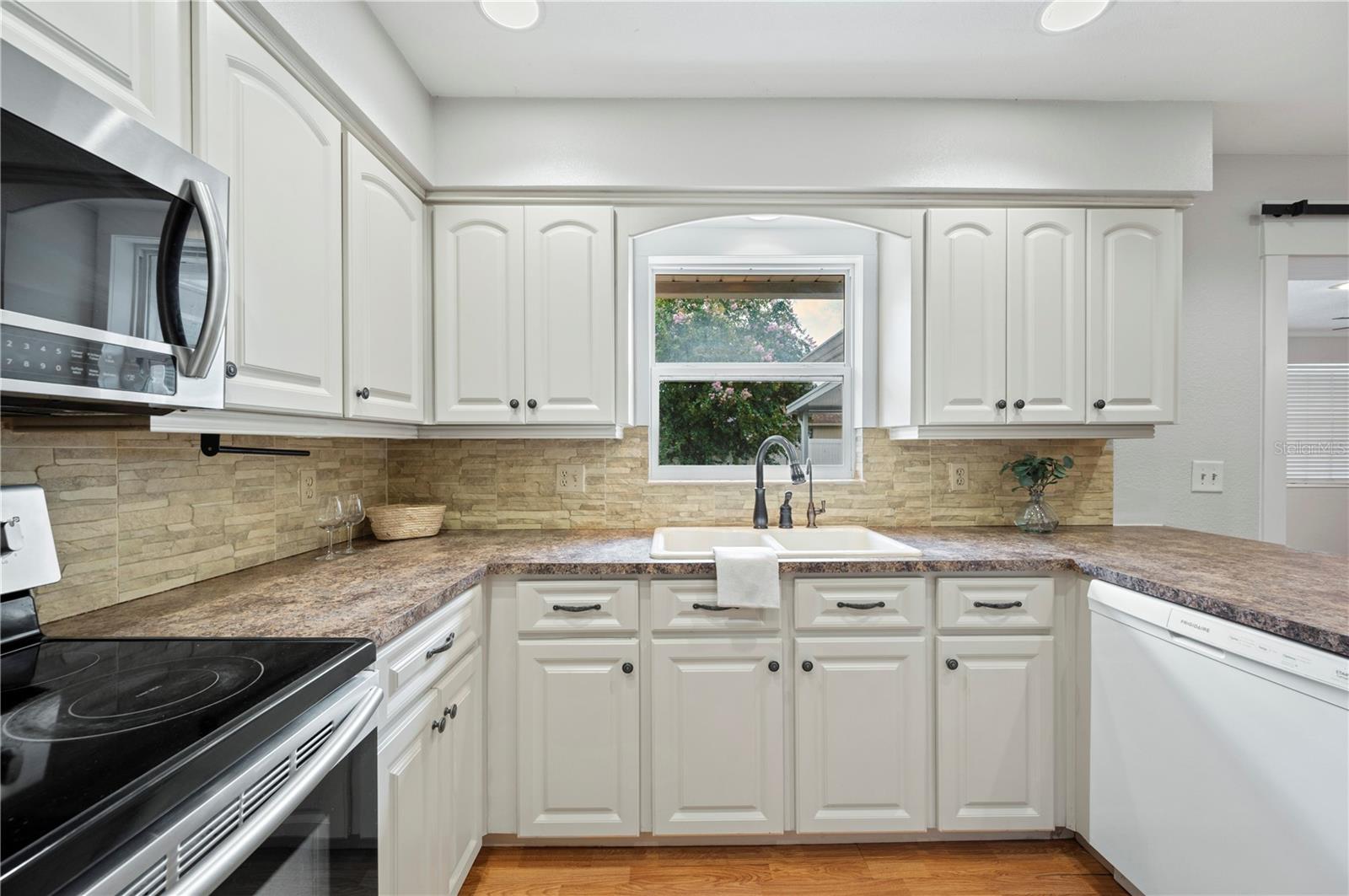 1054 COLONY PARK DR