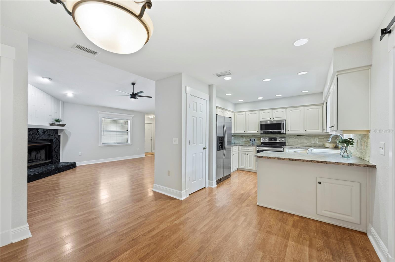 1054 COLONY PARK DR