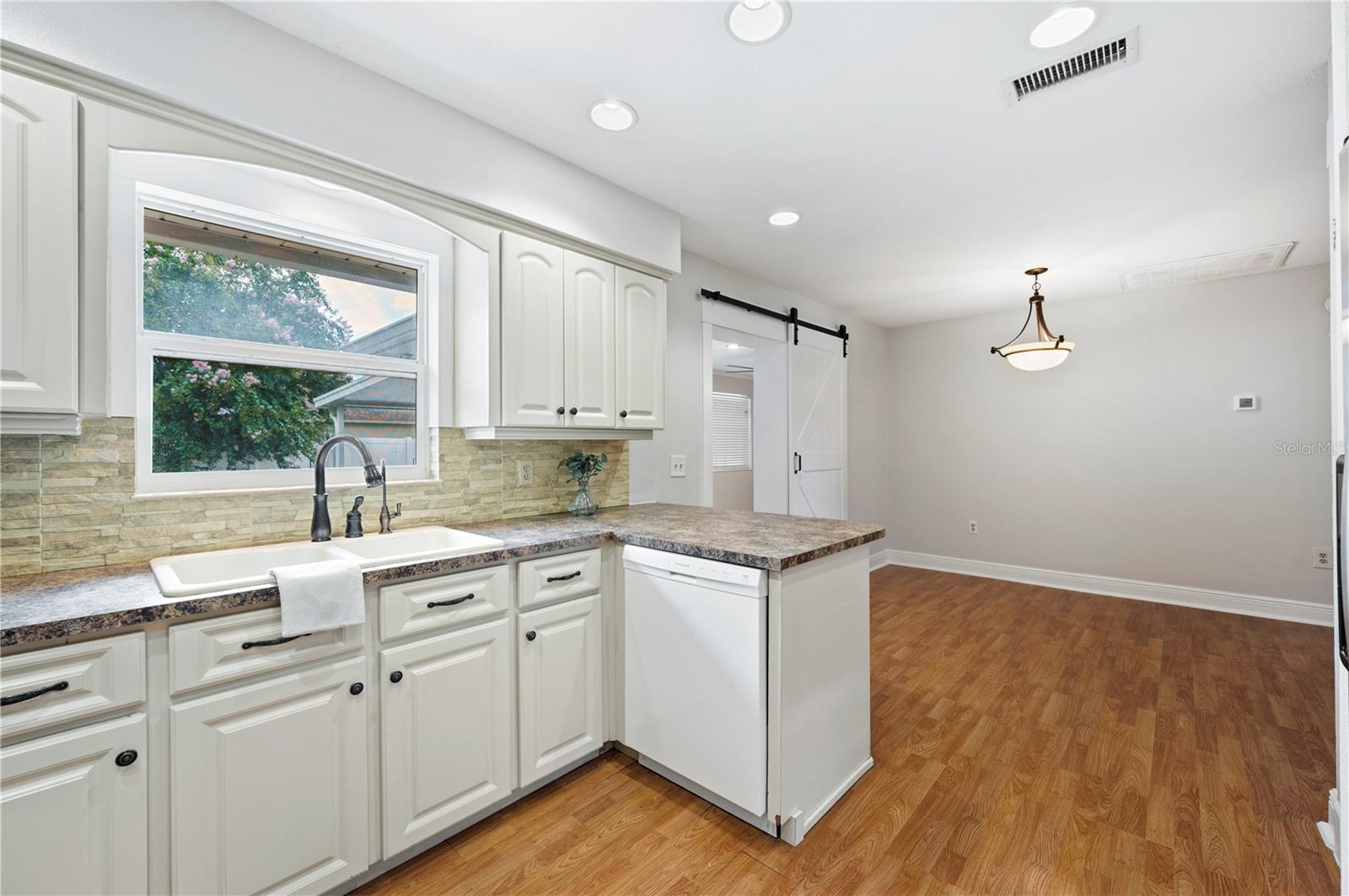 1054 COLONY PARK DR