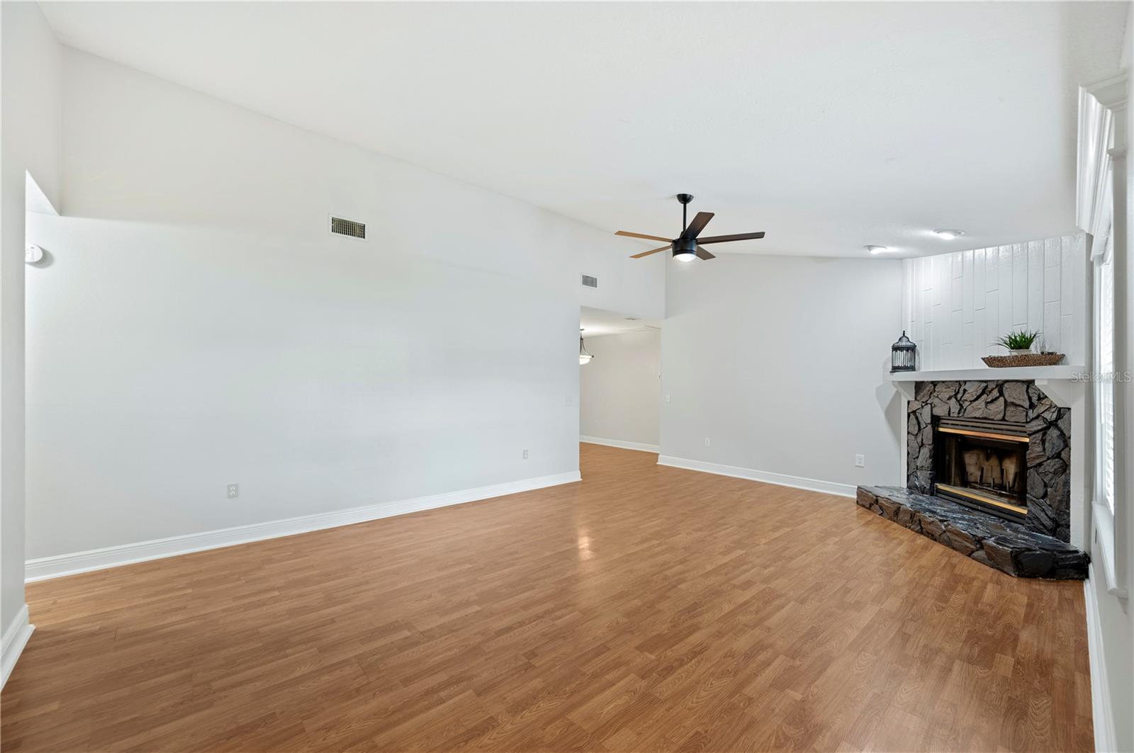 1054 COLONY PARK DR