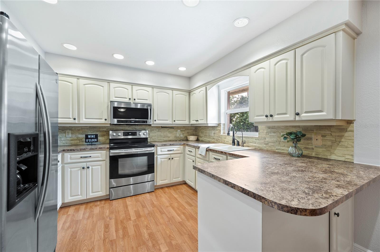 1054 COLONY PARK DR