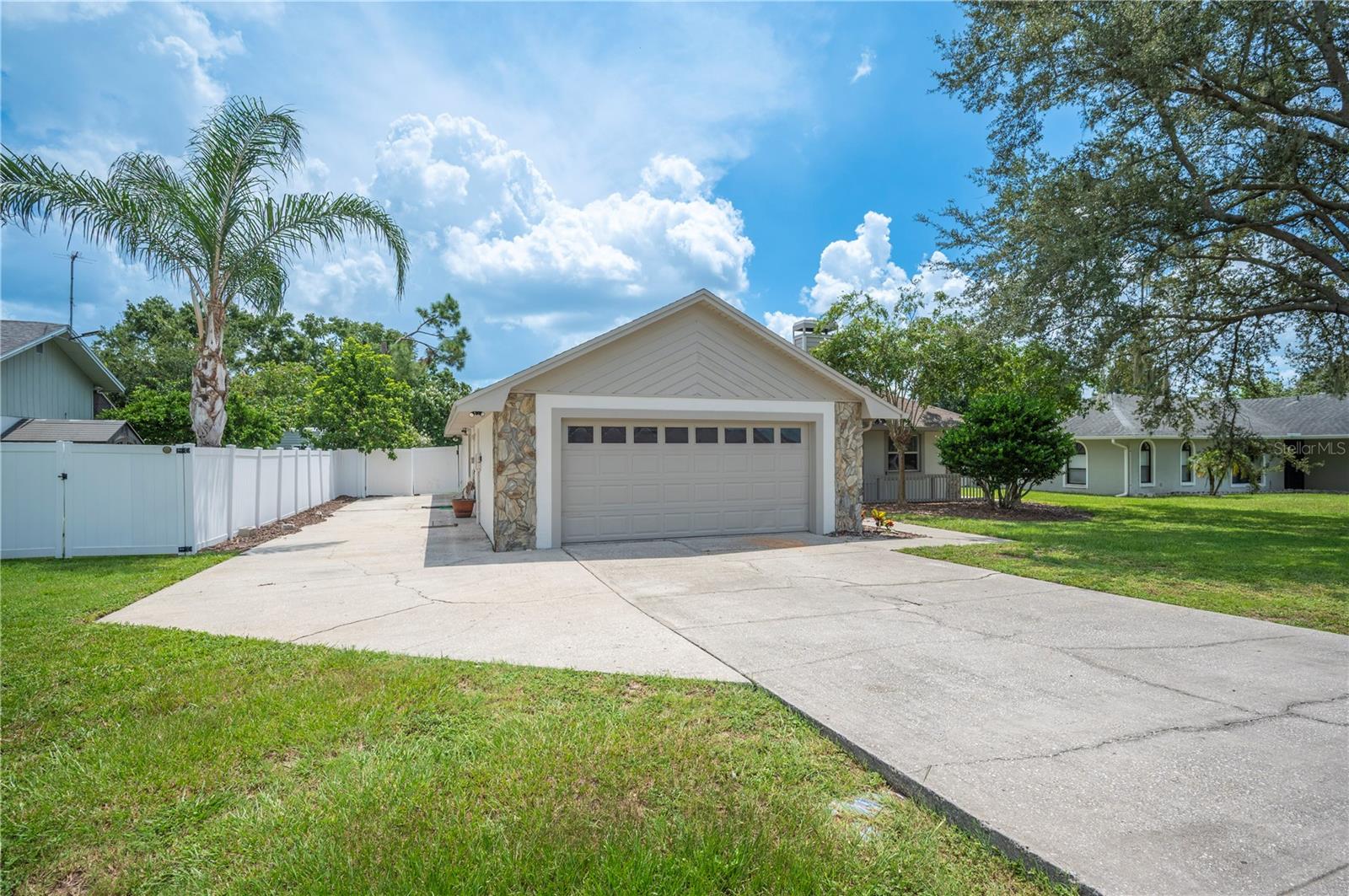 1054 COLONY PARK DR