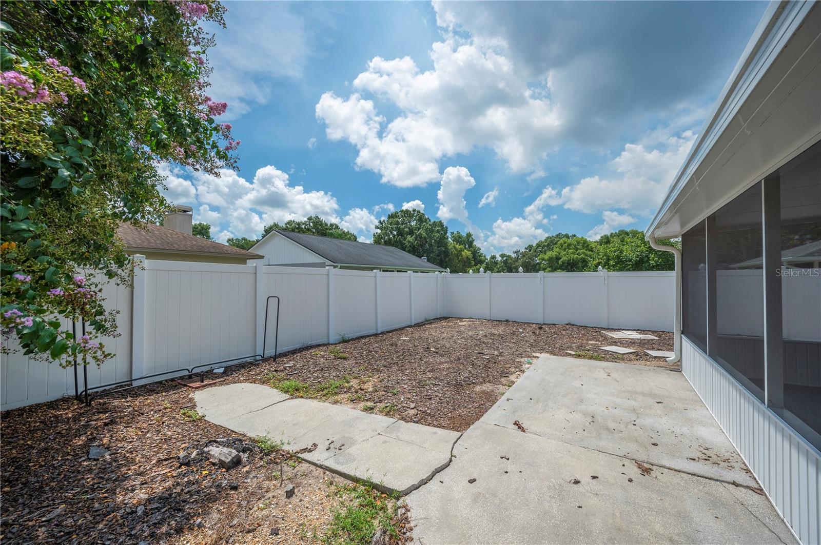 1054 COLONY PARK DR