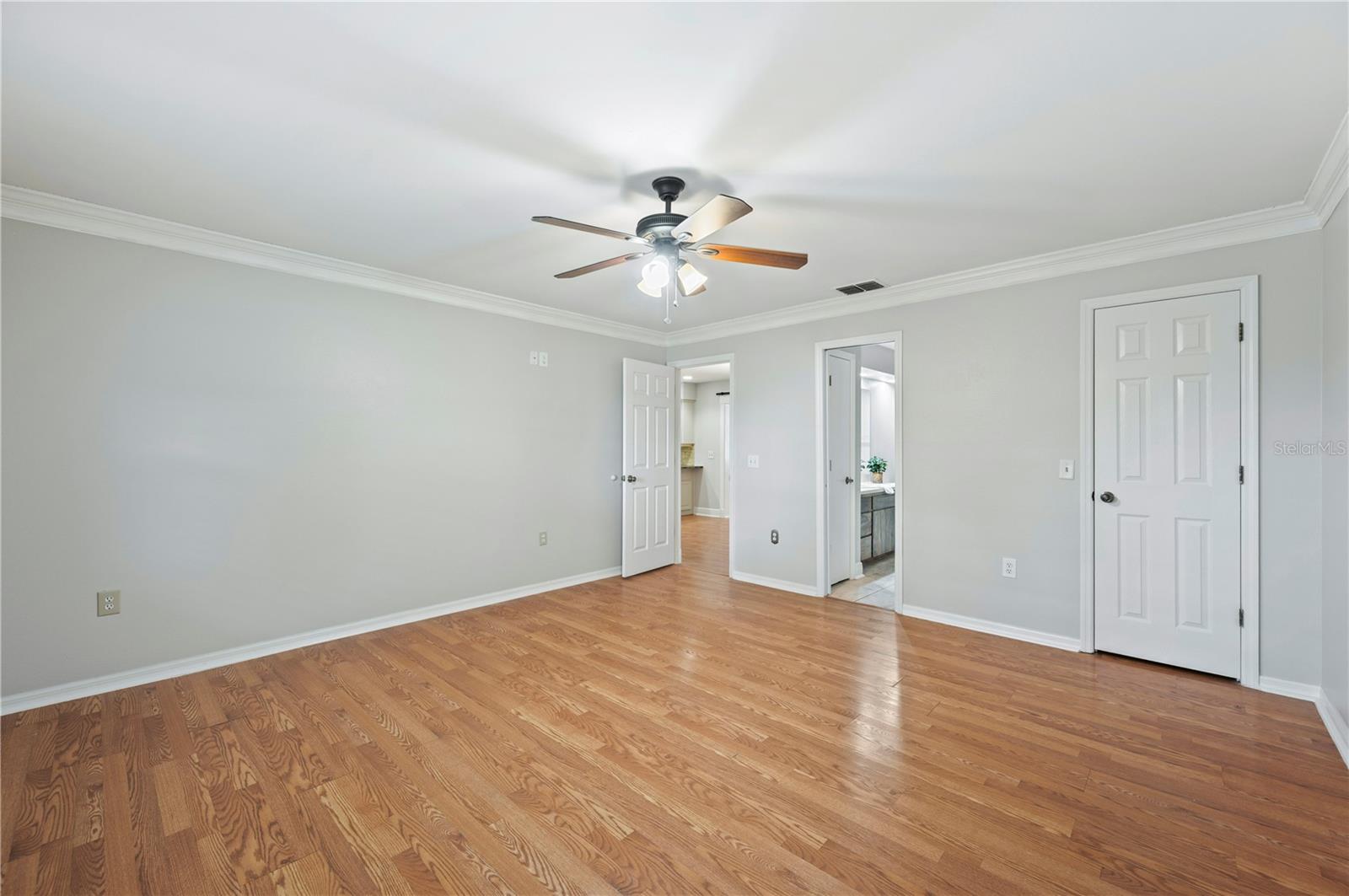 1054 COLONY PARK DR
