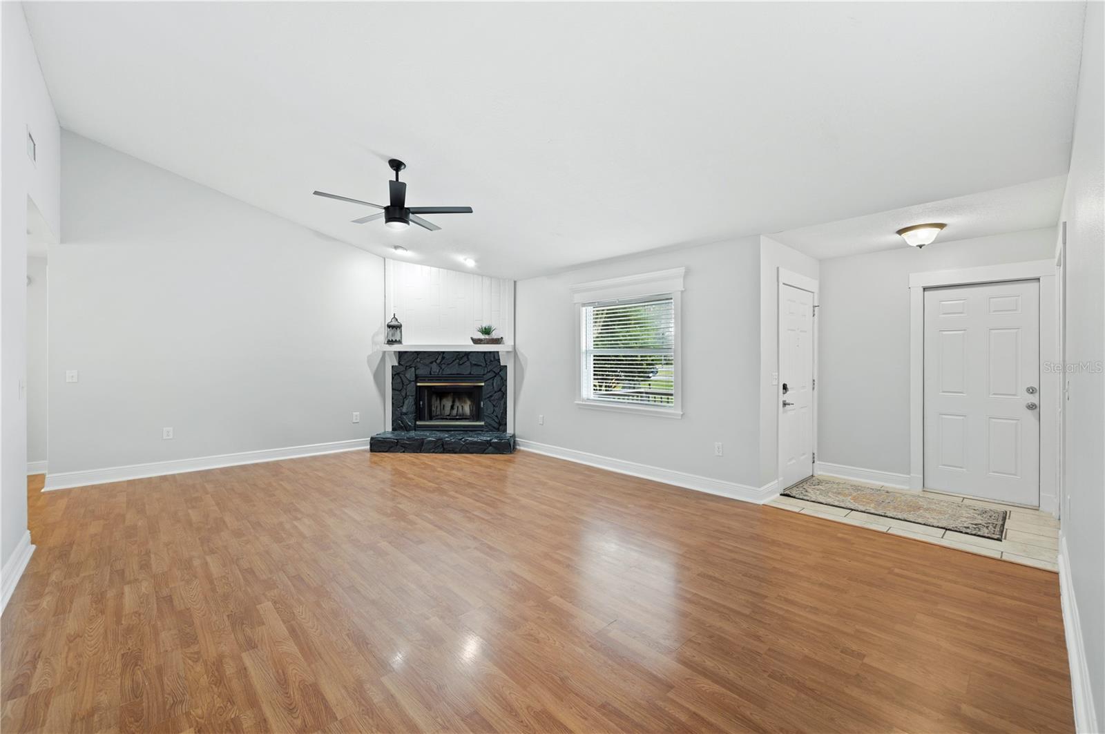 1054 COLONY PARK DR