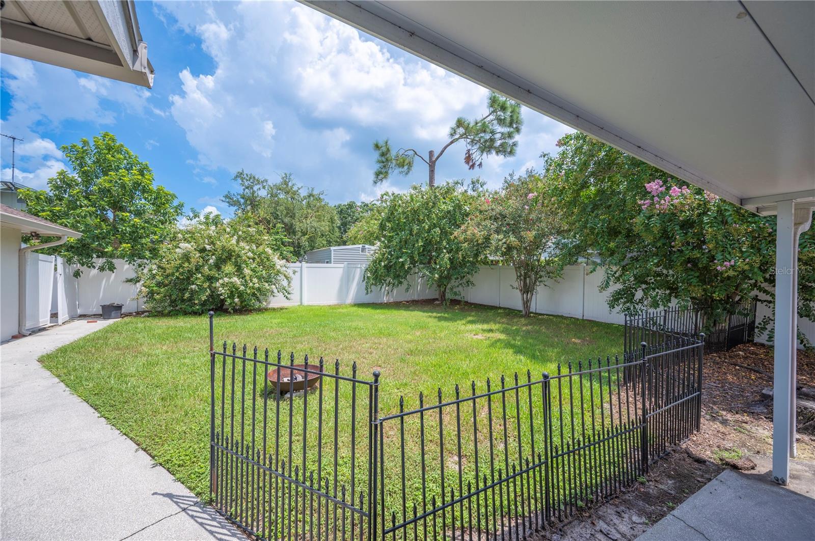 1054 COLONY PARK DR