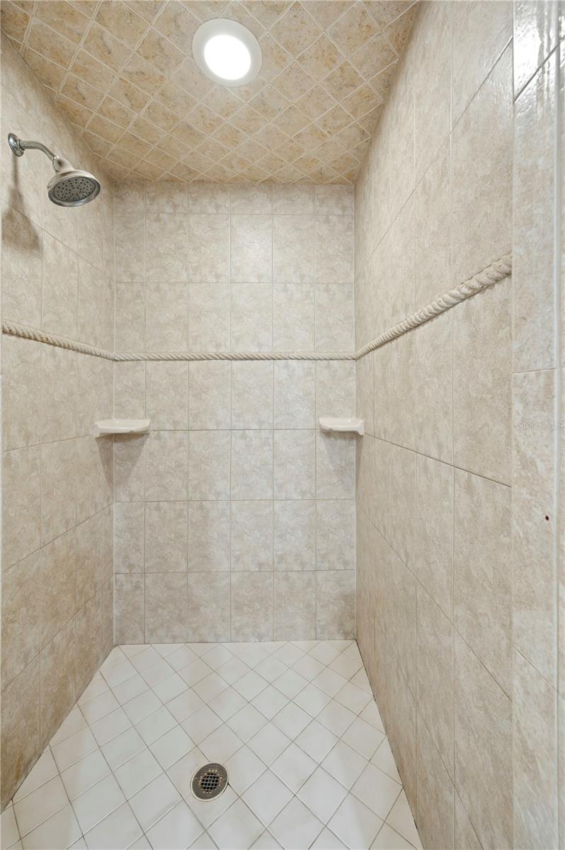 1054 COLONY PARK DR
