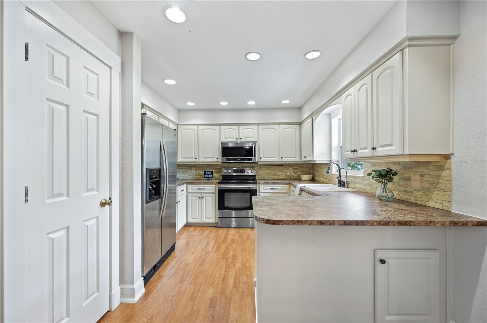 1054 COLONY PARK DR