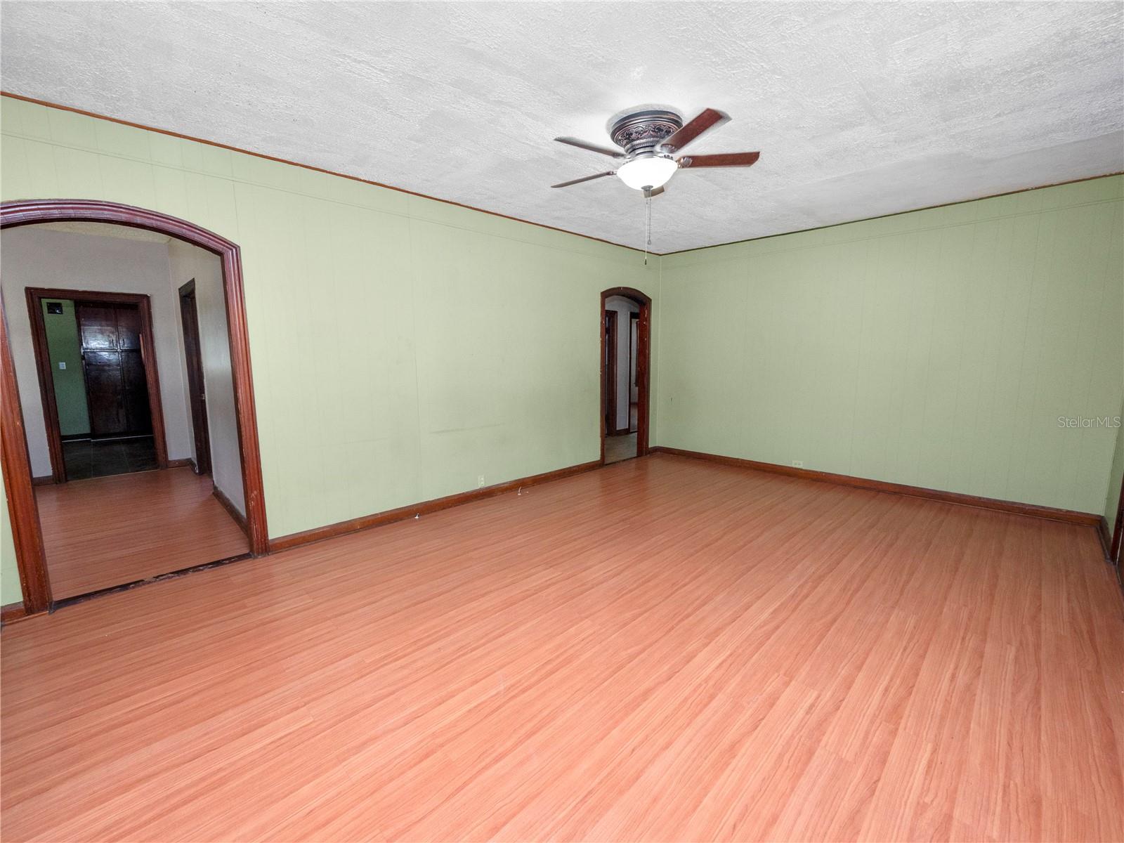 26 S LANIER AVE