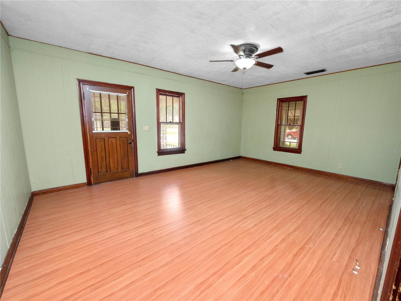 26 S LANIER AVE