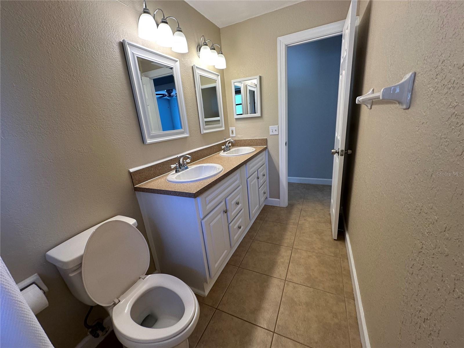 6311 HIGHLAND GARDENS CT