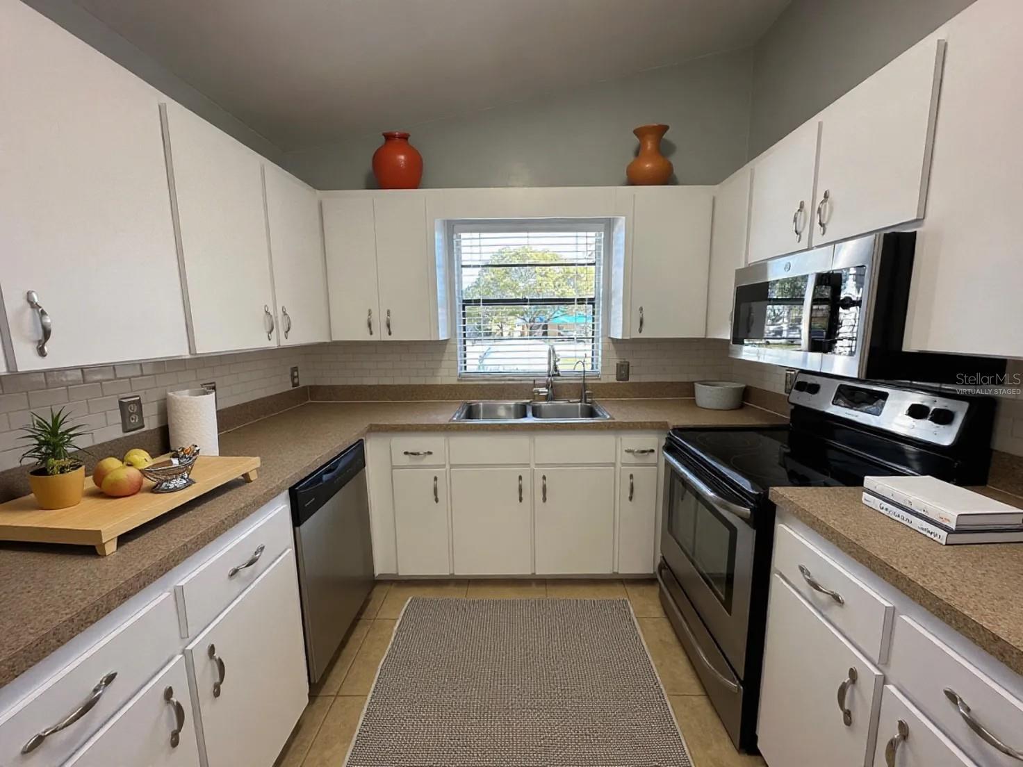 6311 HIGHLAND GARDENS CT