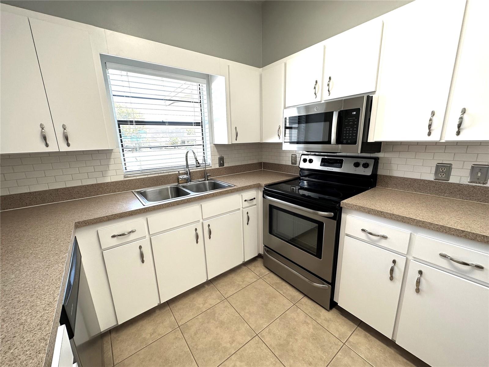 6311 HIGHLAND GARDENS CT