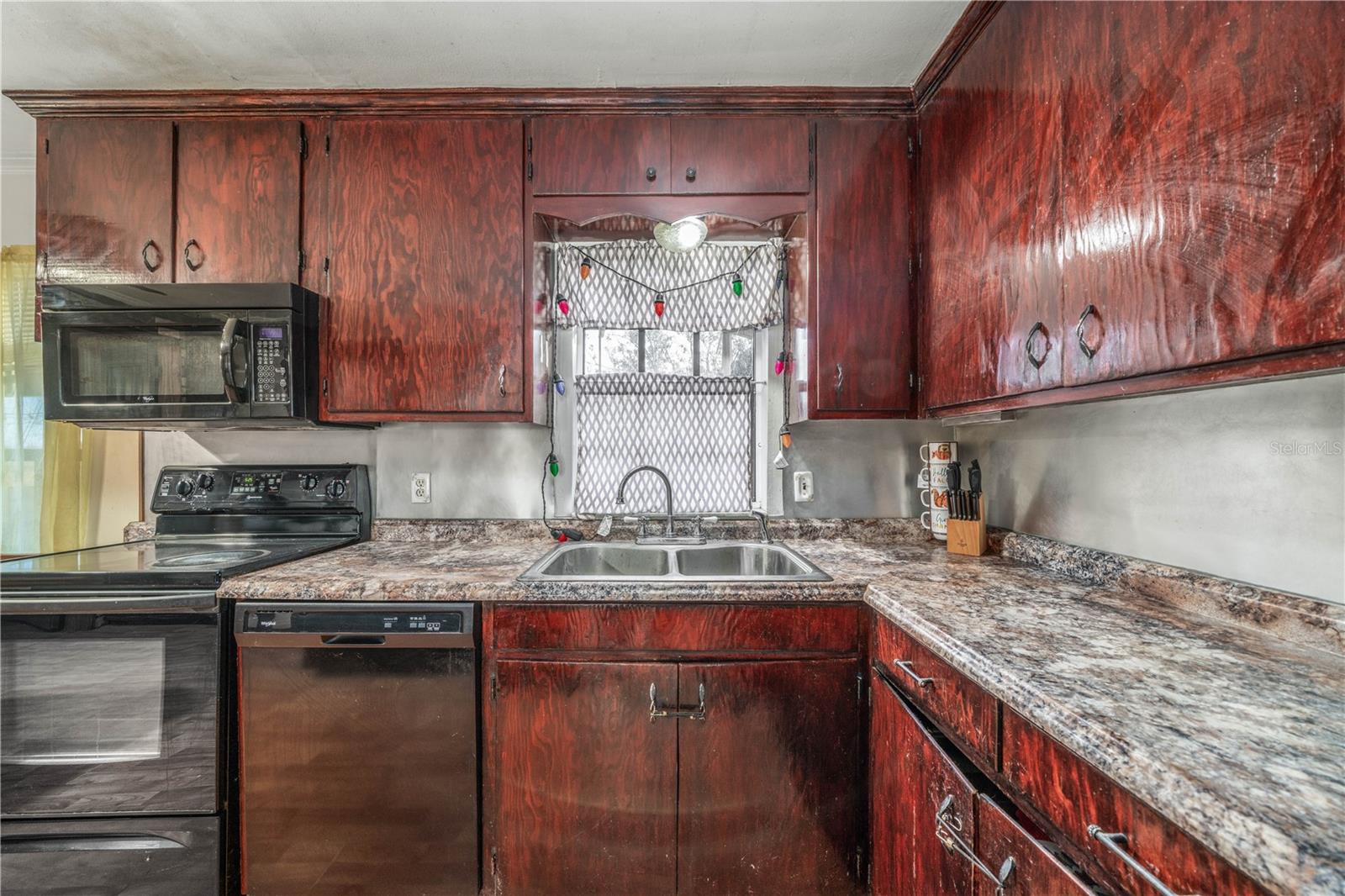 3250 MOUNTAIN LAKE CUTOFF RD
