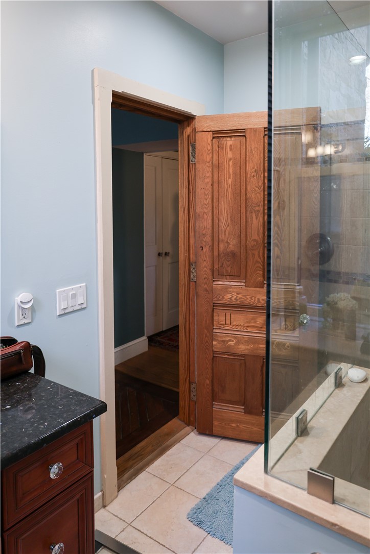 6 Howe Avenue 3