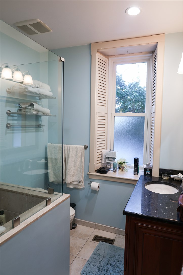 6 Howe Avenue 3