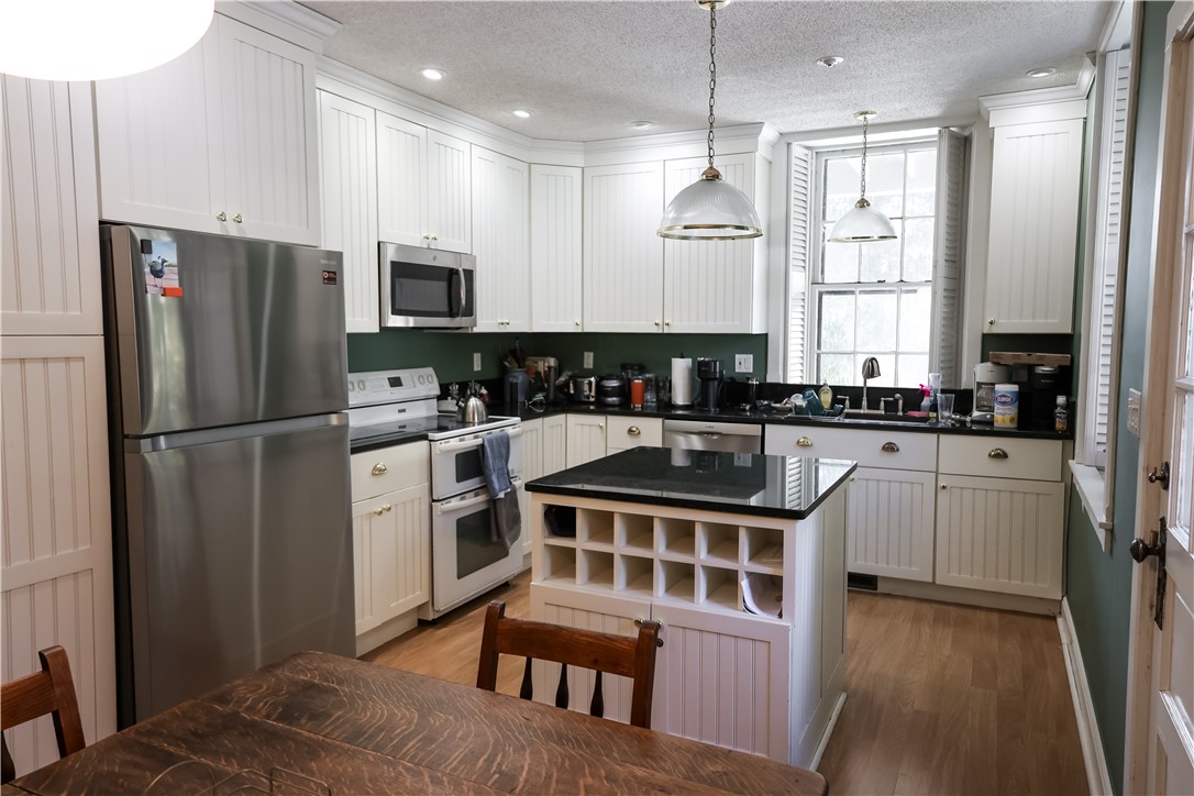 6 Howe Avenue 3