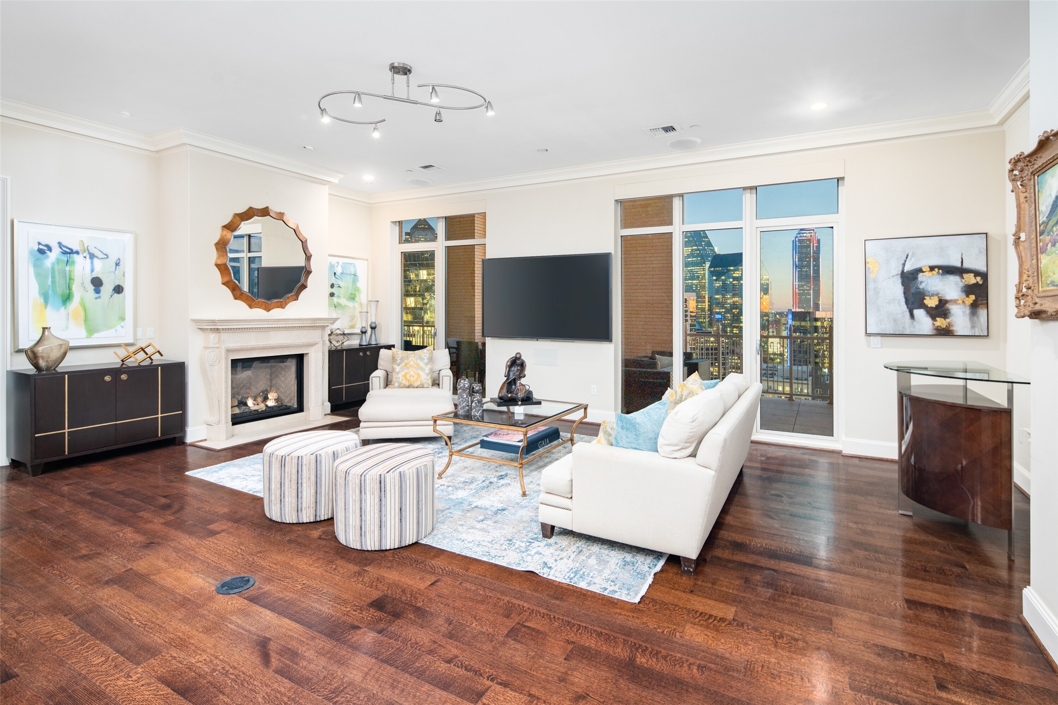 2555 N Pearl Street 2101