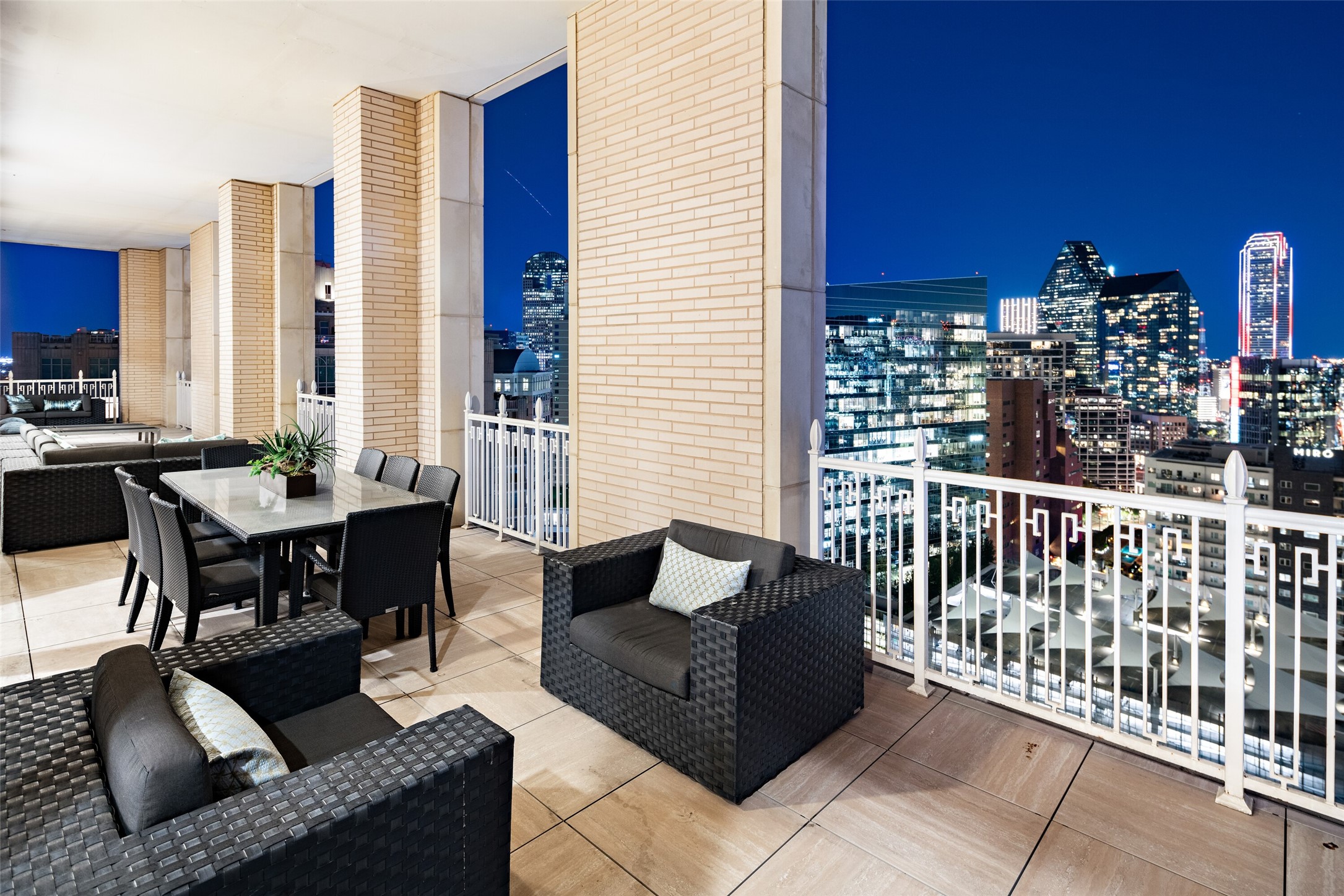 2555 N Pearl Street 2101