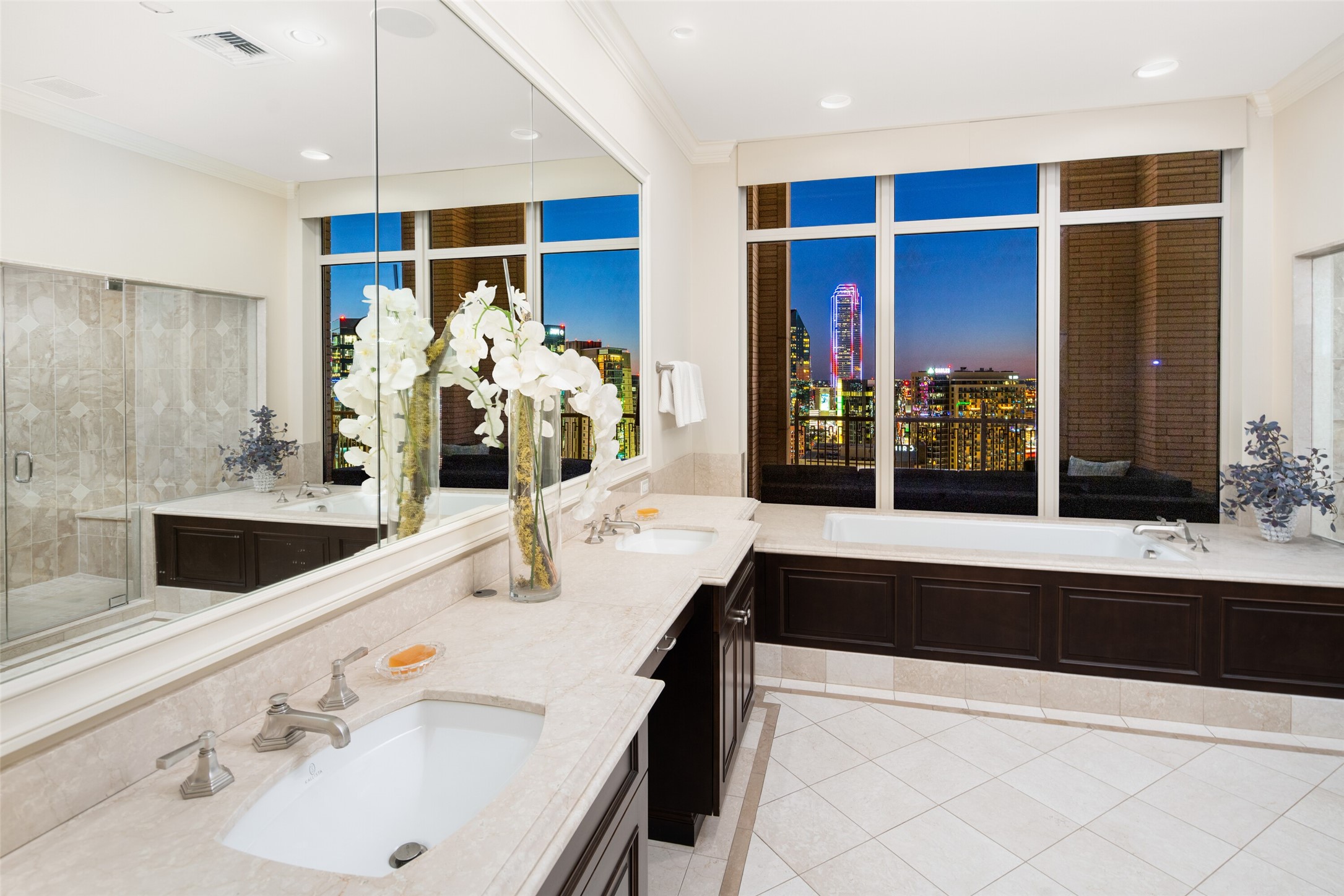2555 N Pearl Street 2101