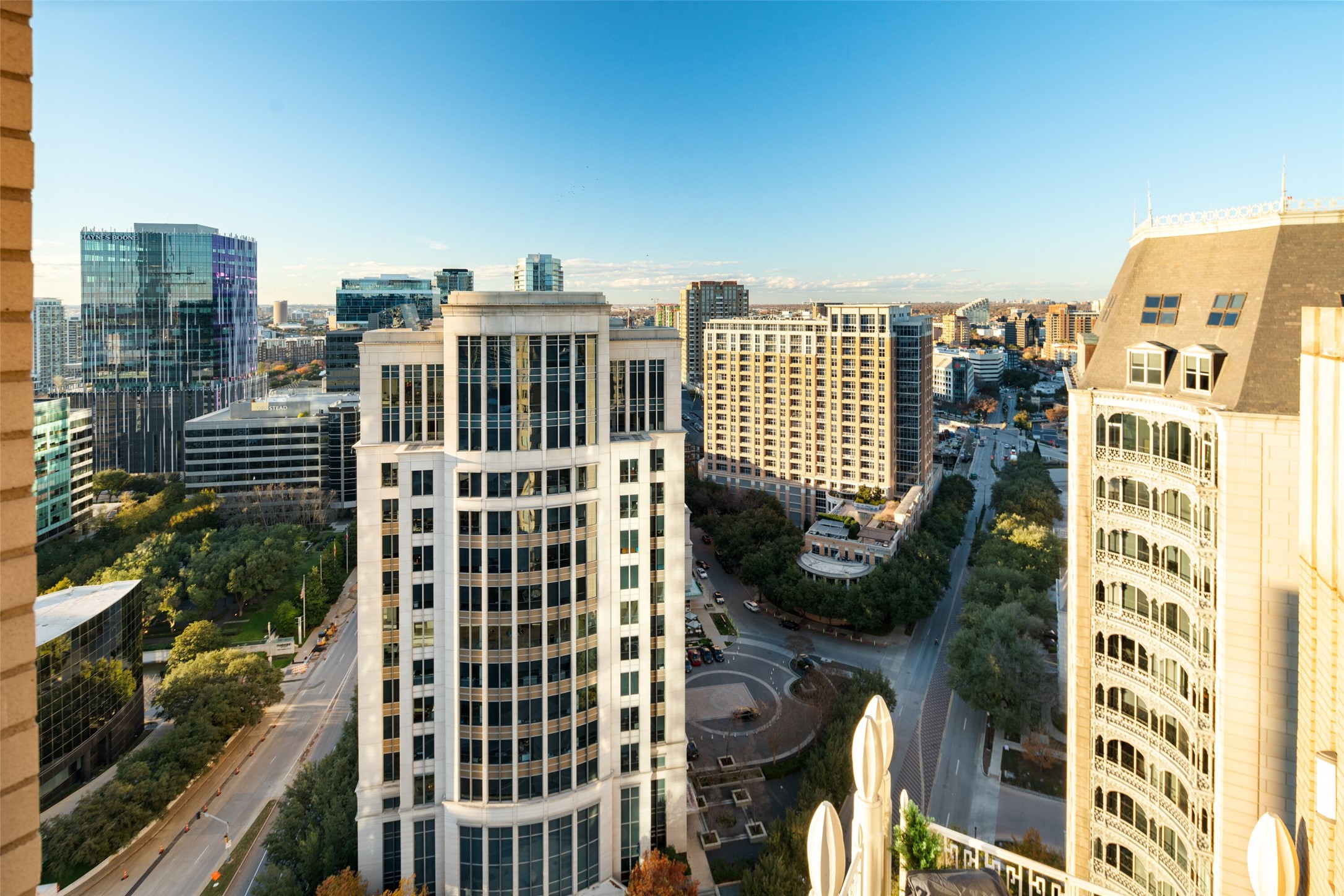 2555 N Pearl Street 2101