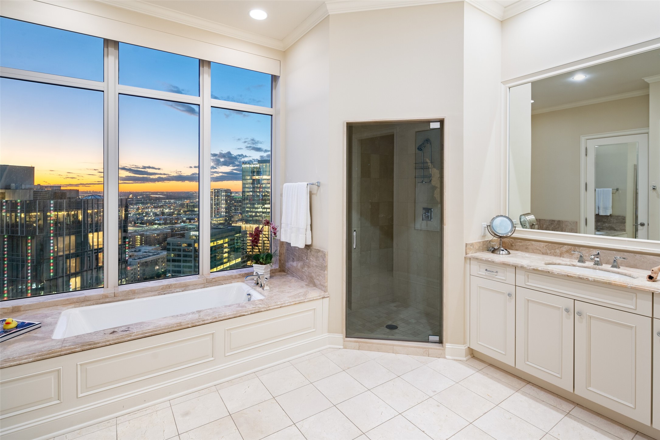 2555 N Pearl Street 2101