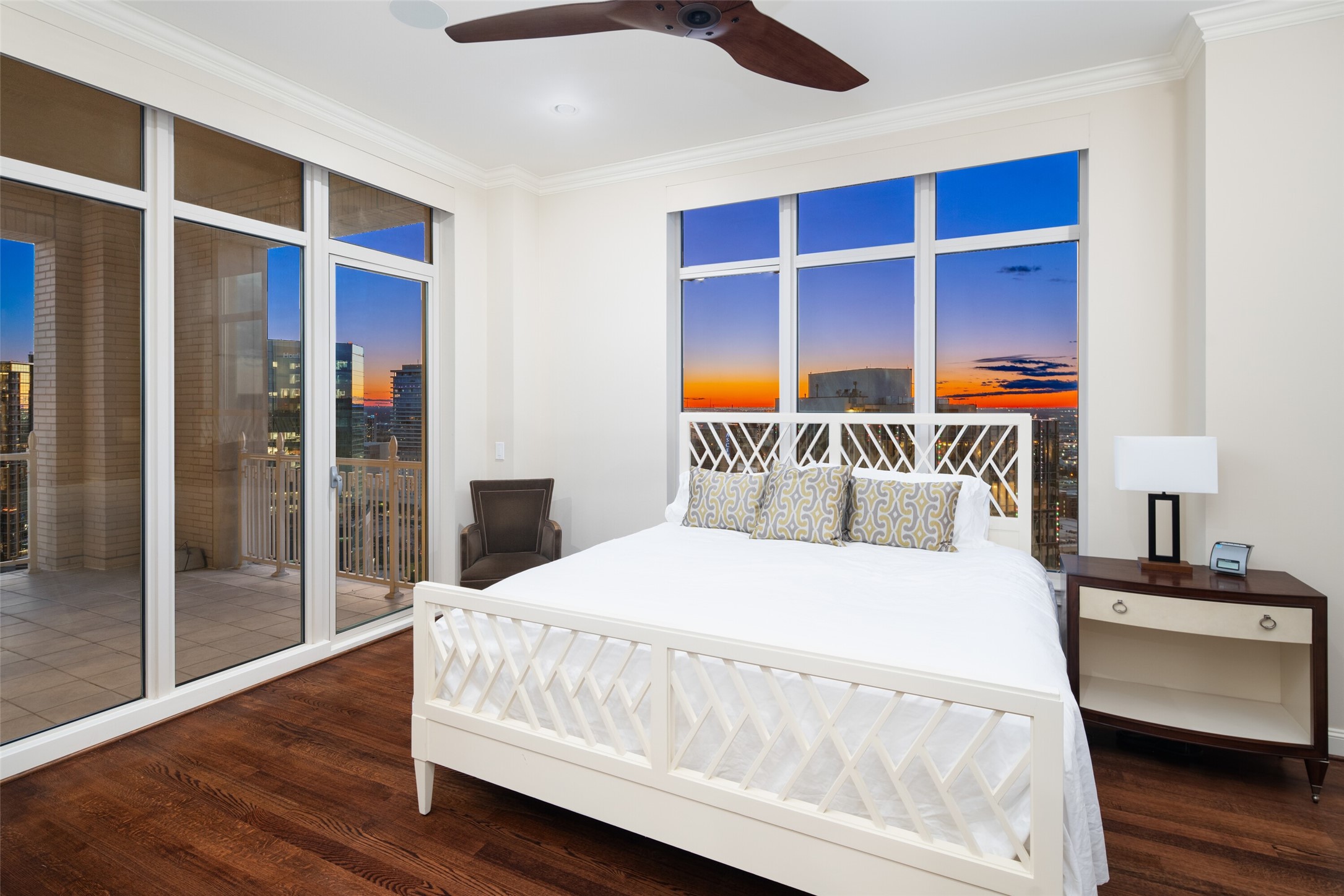 2555 N Pearl Street 2101