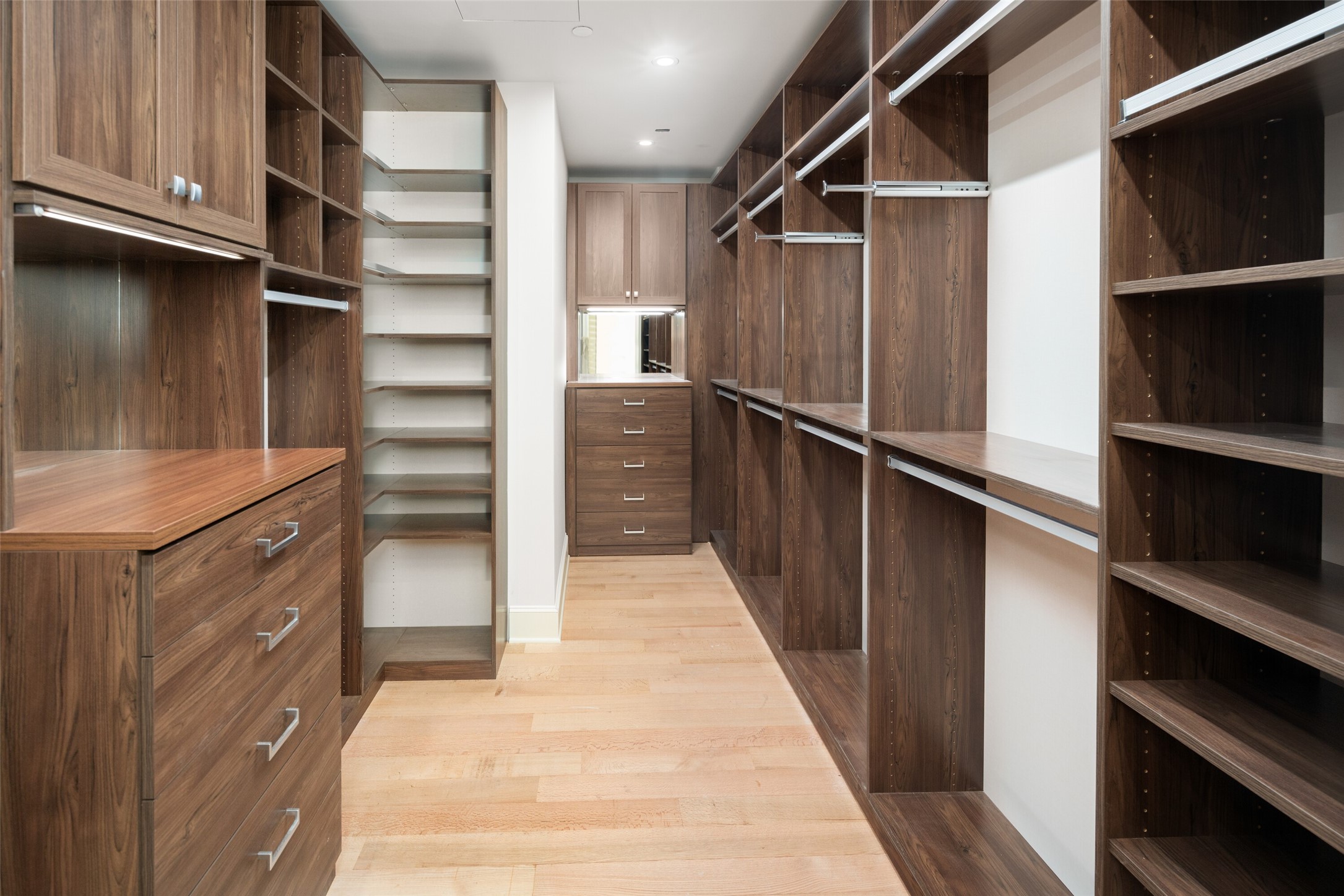 2555 N Pearl Street 2101