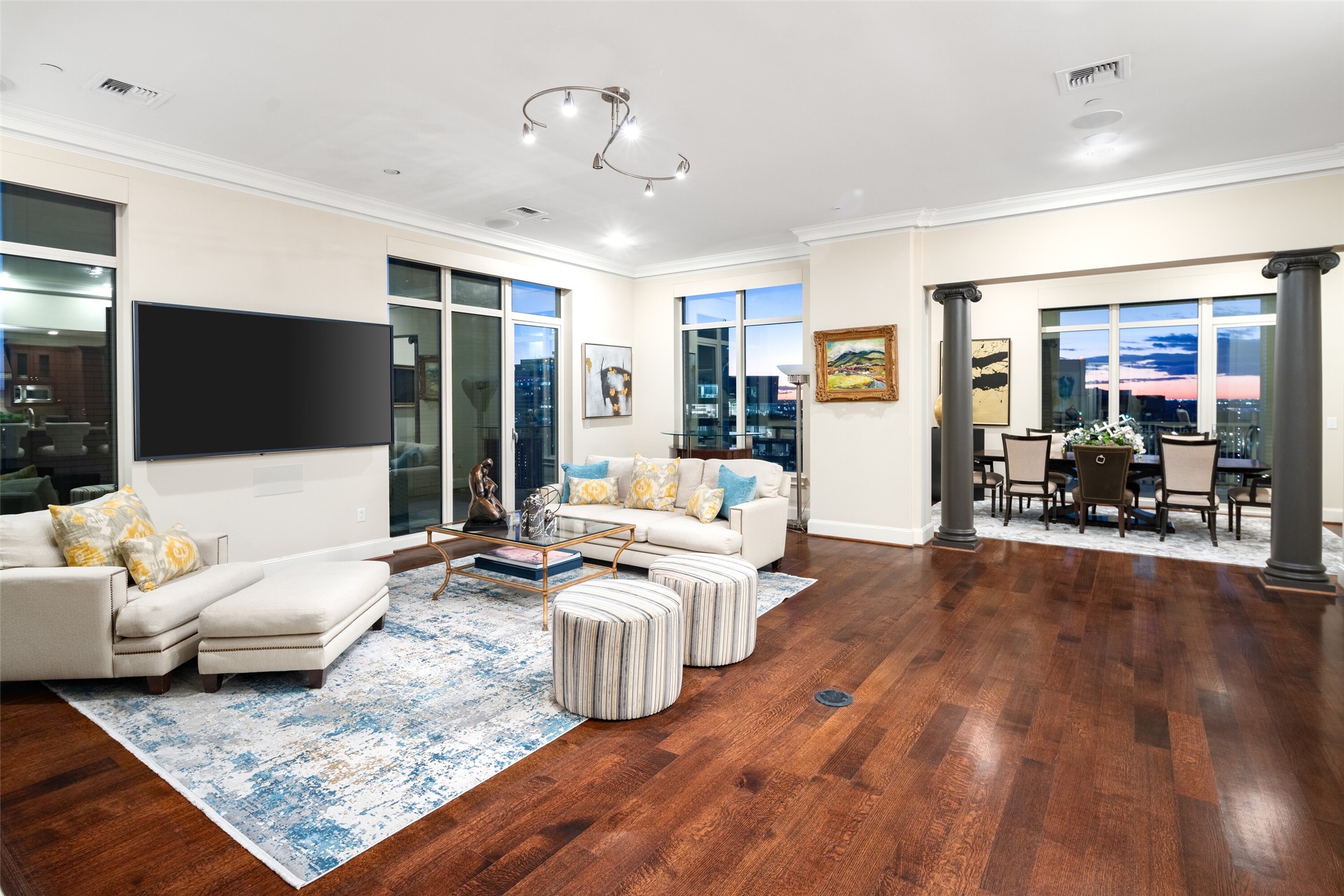 2555 N Pearl Street 2101