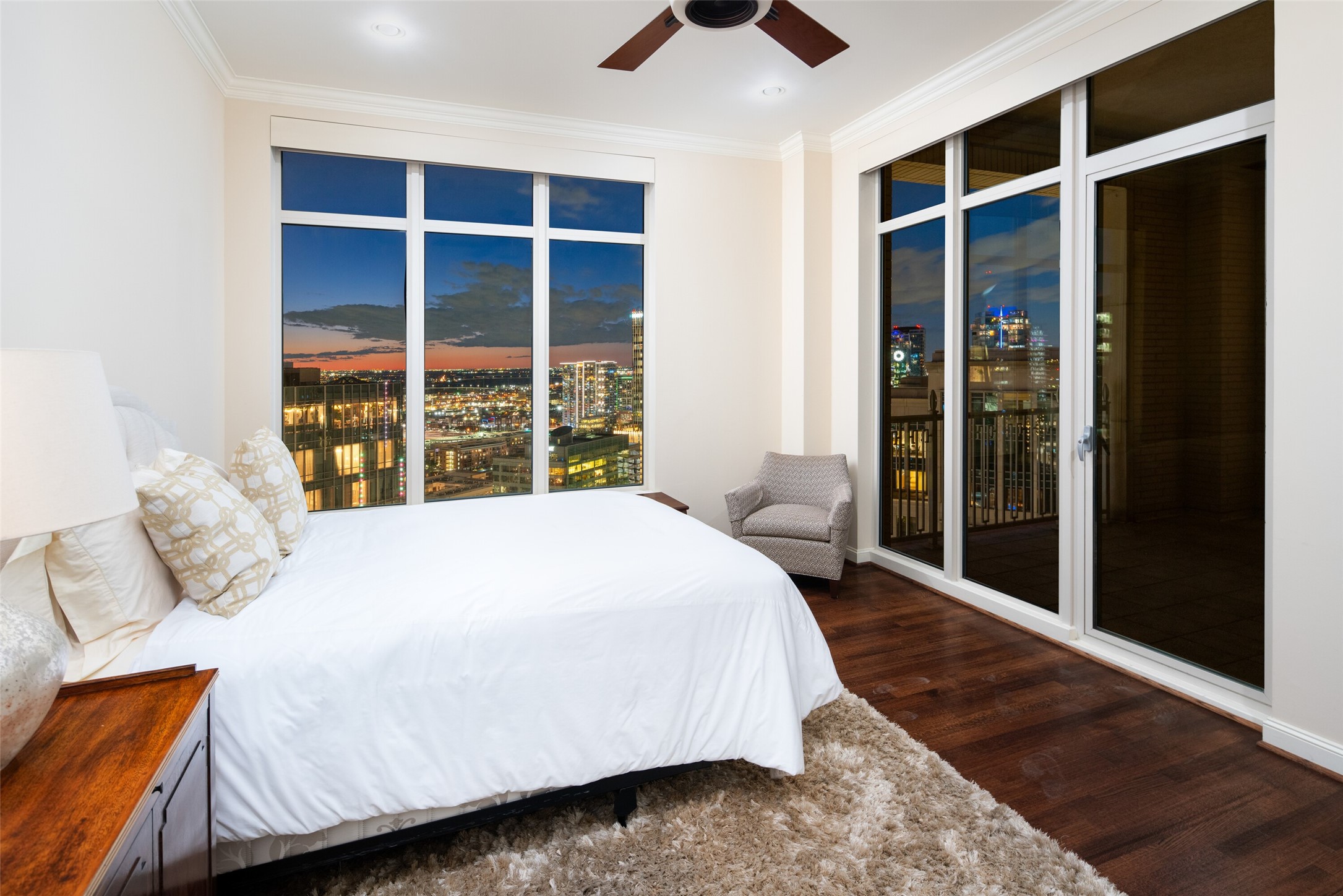 2555 N Pearl Street 2101