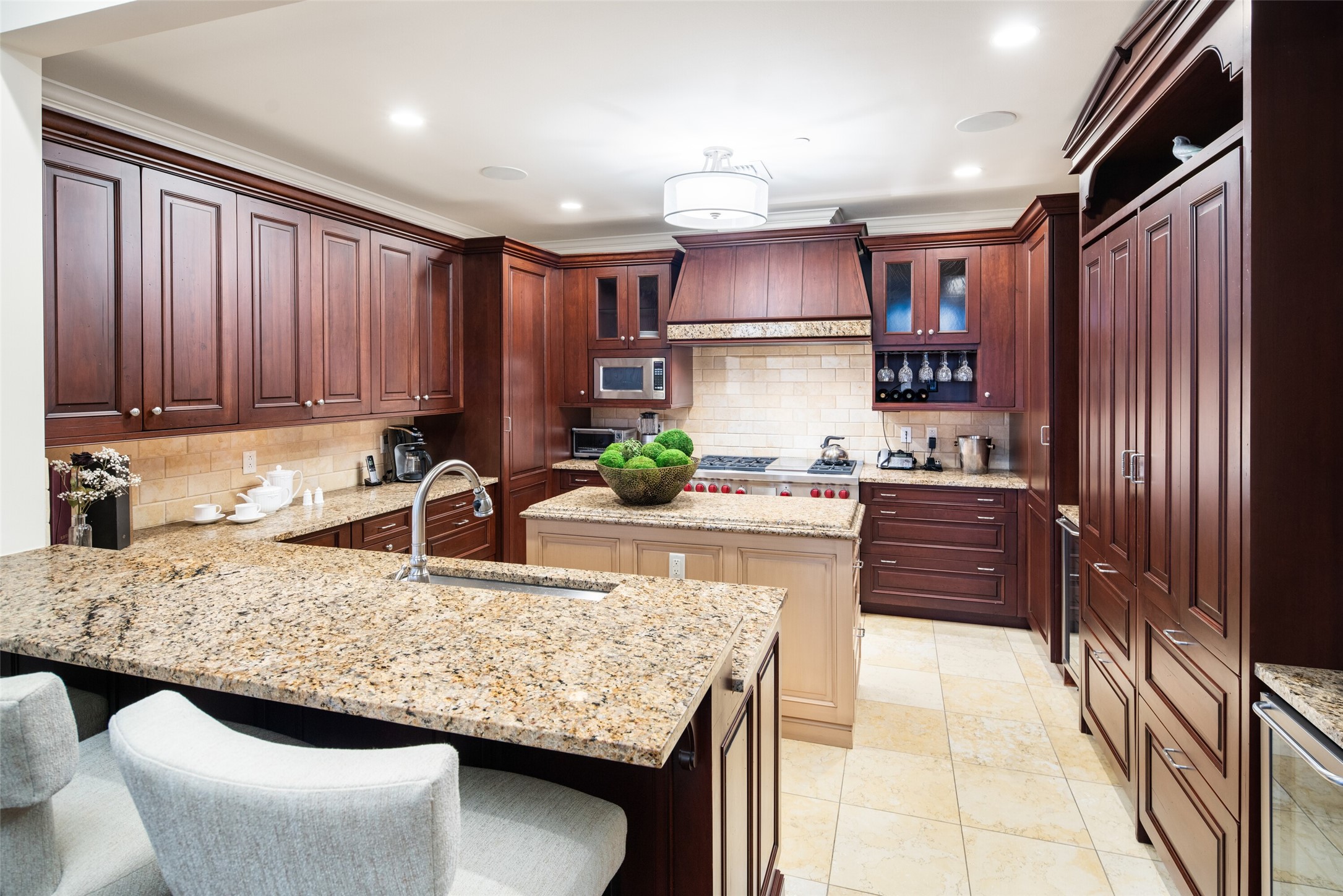 2555 N Pearl Street 2101