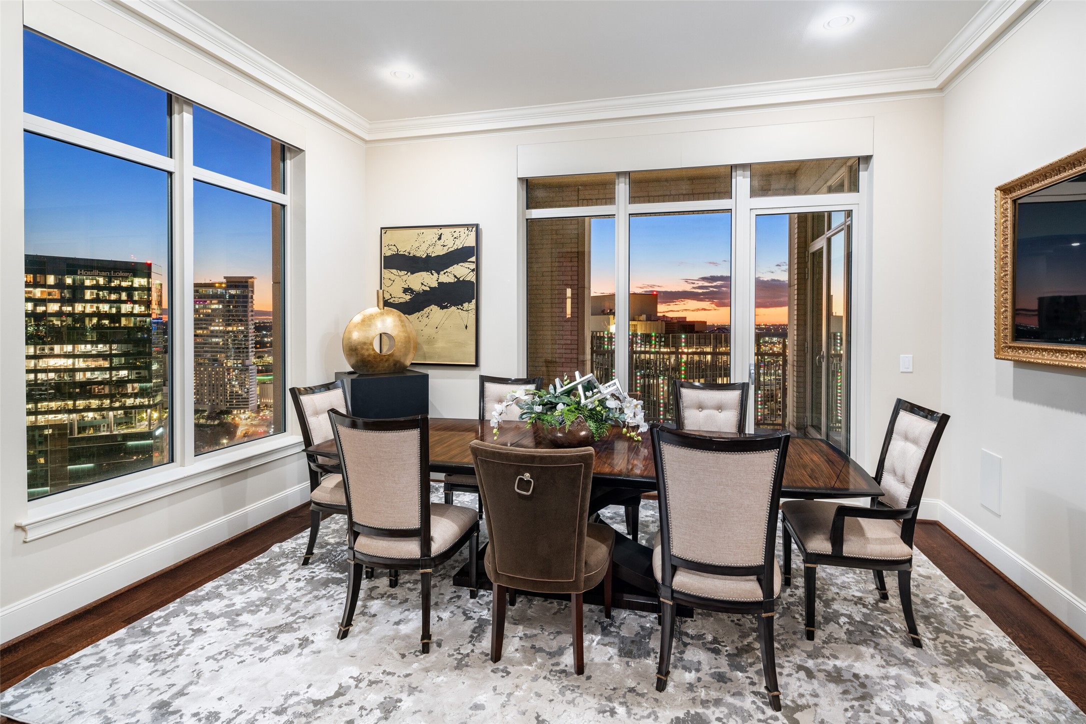 2555 N Pearl Street 2101