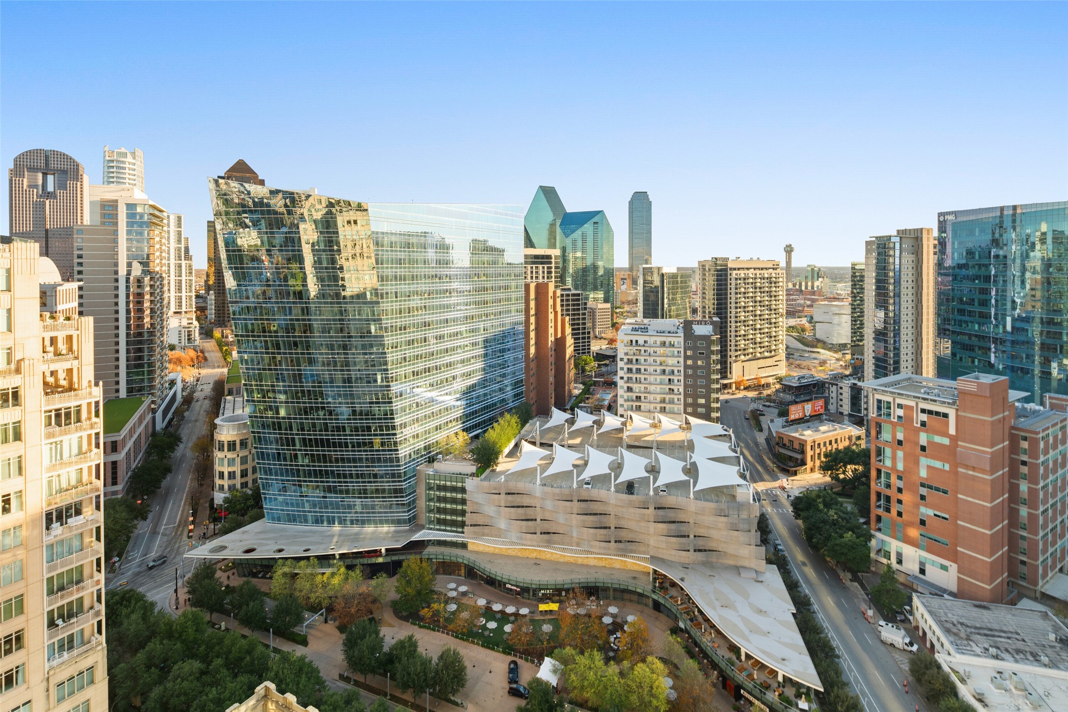 2555 N Pearl Street 2101