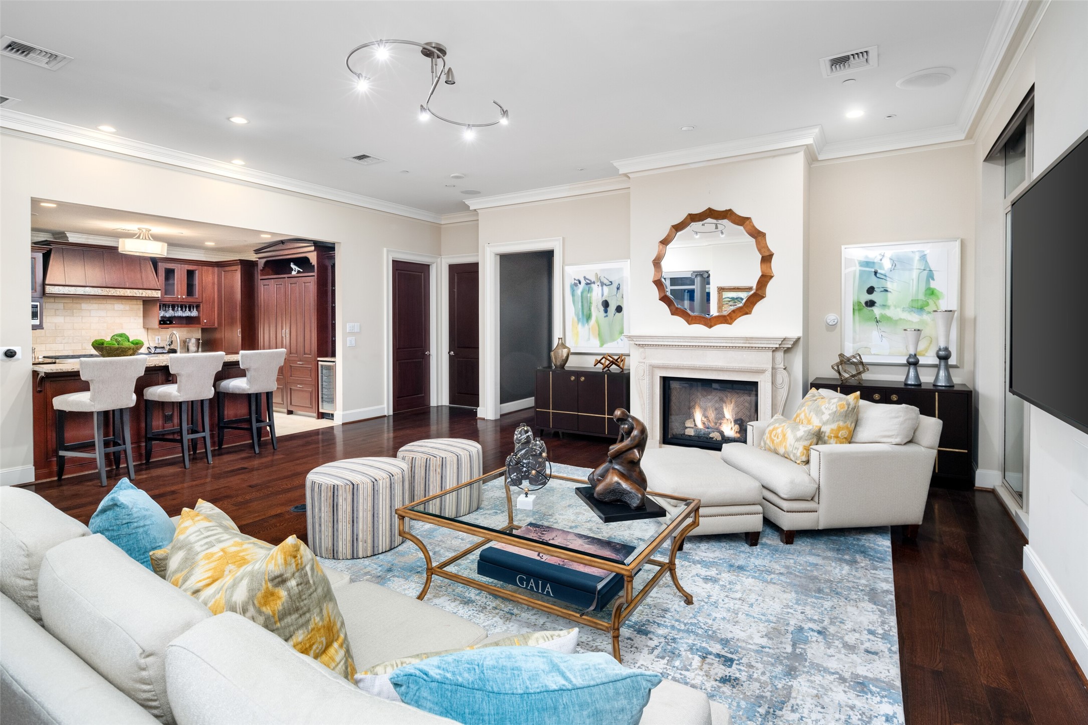 2555 N Pearl Street 2101