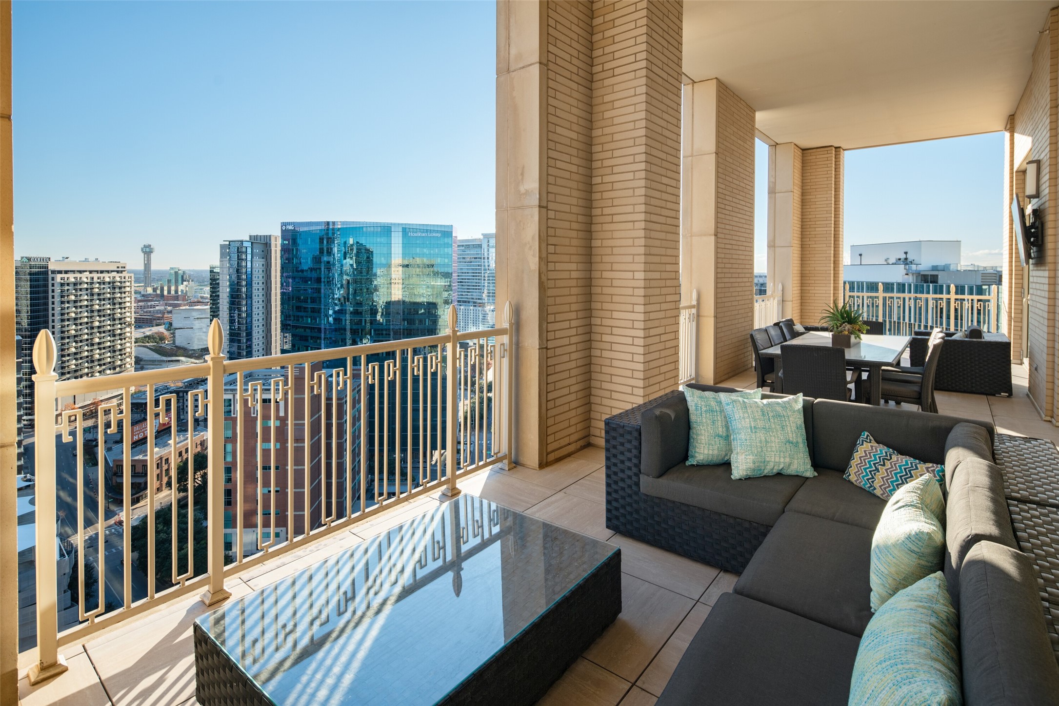 2555 N Pearl Street 2101