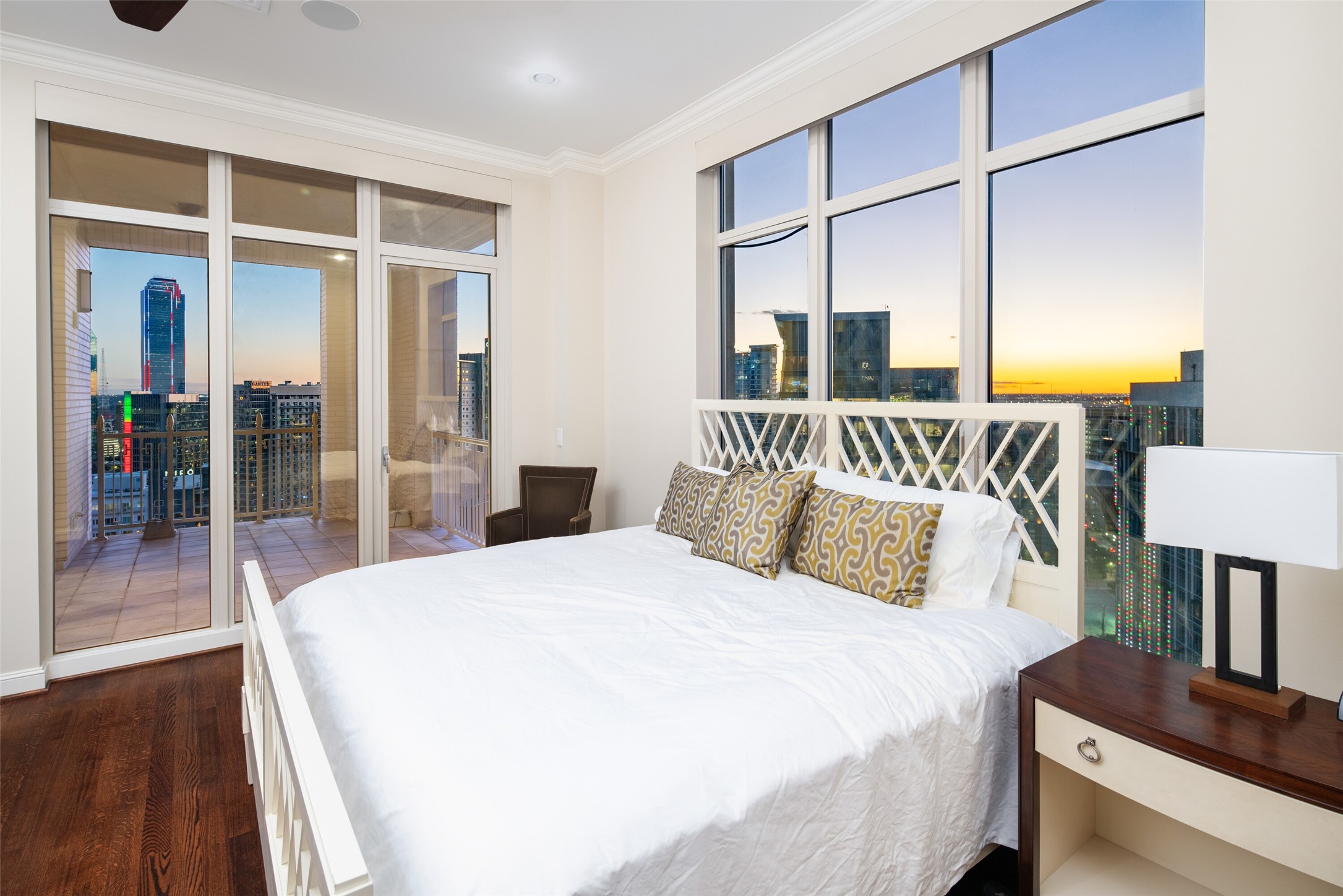 2555 N Pearl Street 2101