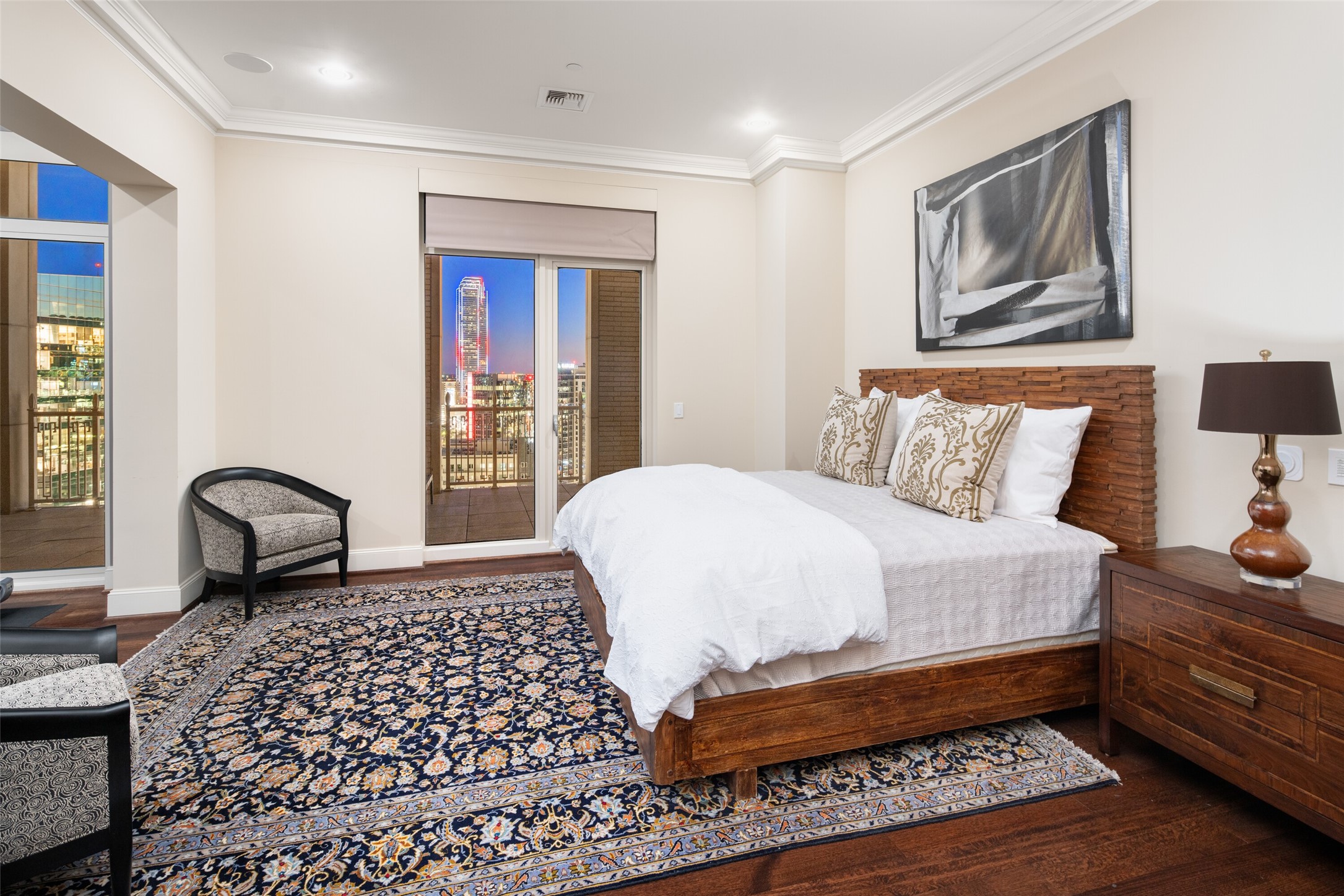2555 N Pearl Street 2101