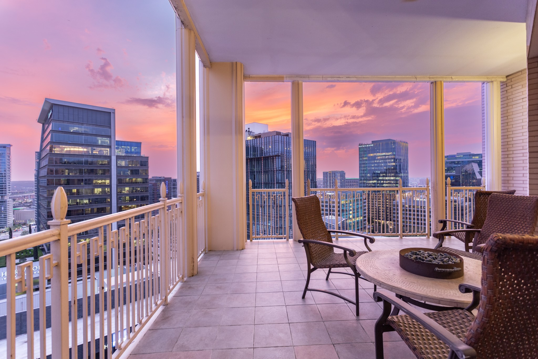 2555 N PEARL Street 1701