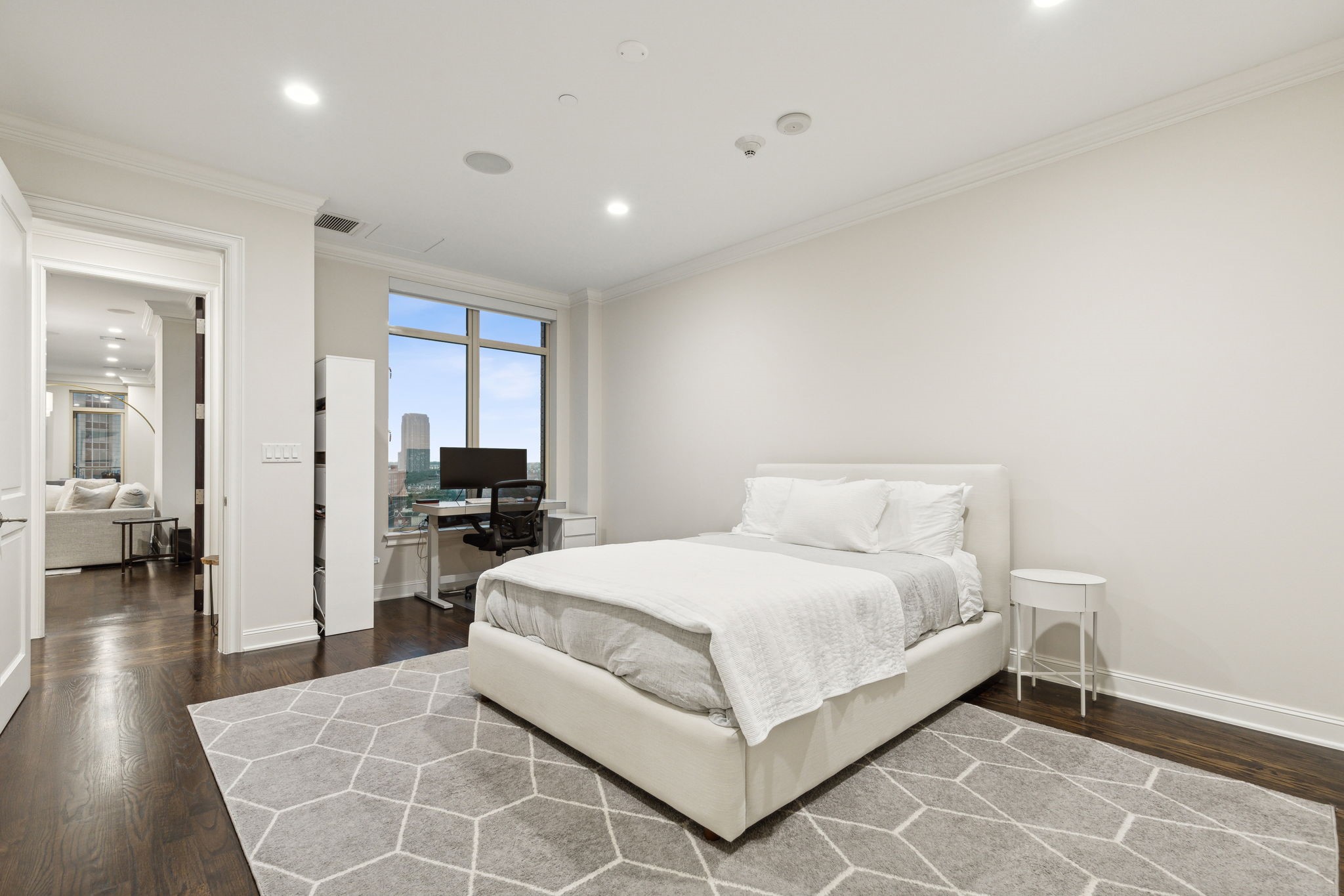 2525 N Pearl Street 1101
