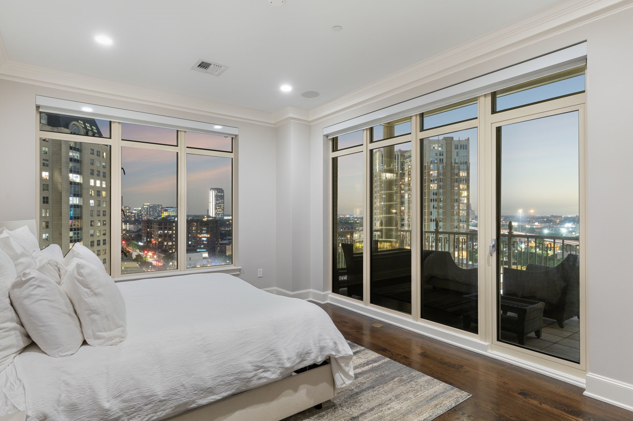 2525 N Pearl Street 1101