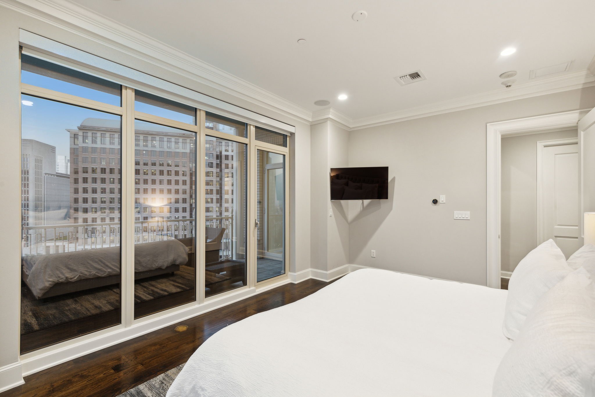 2525 N Pearl Street 1101