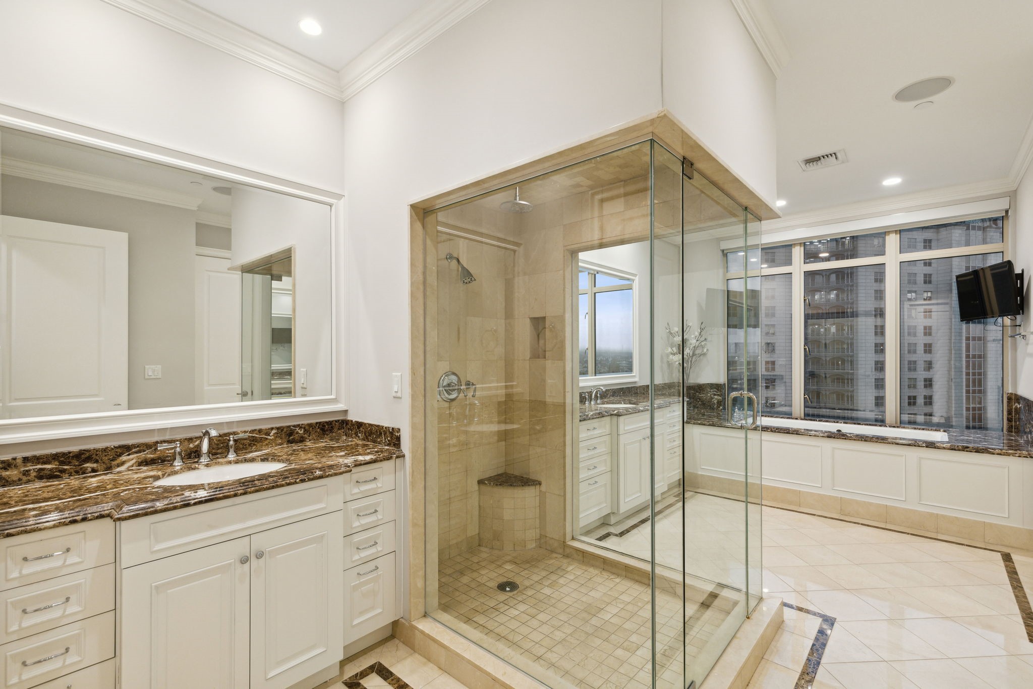 2525 N Pearl Street 1101