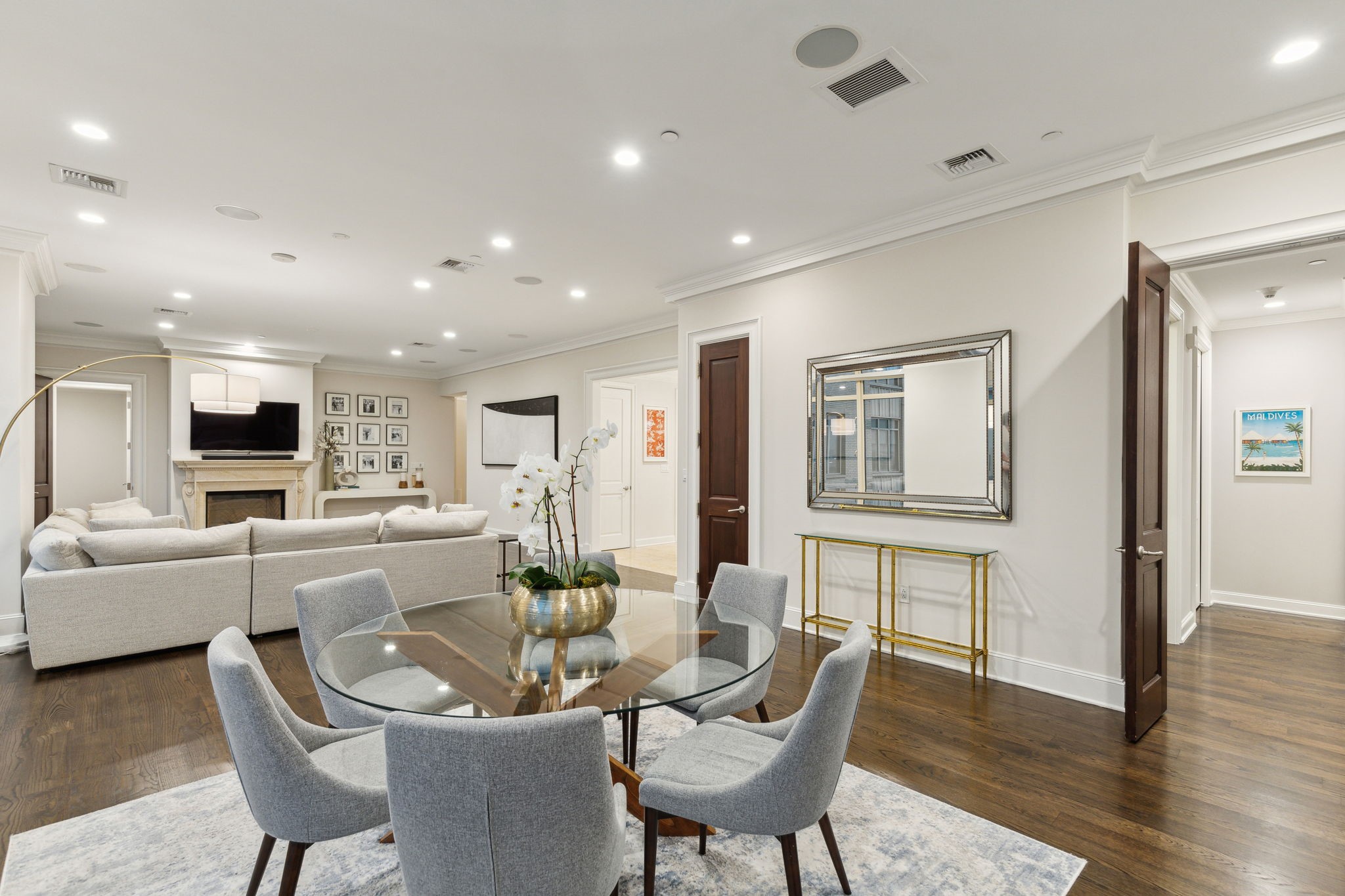 2525 N Pearl Street 1101