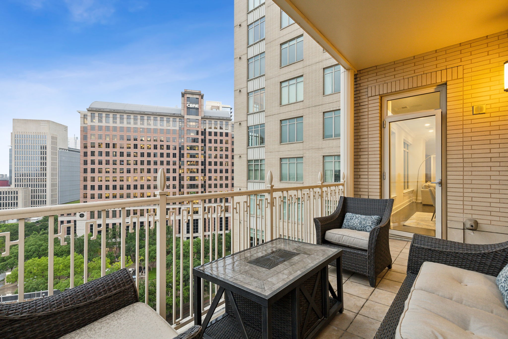 2525 N Pearl Street 1101