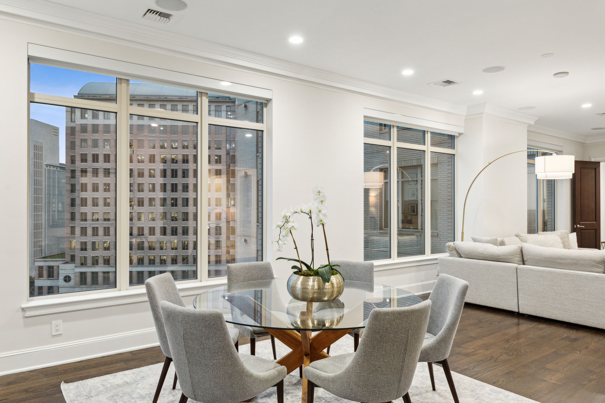 2525 N Pearl Street 1101