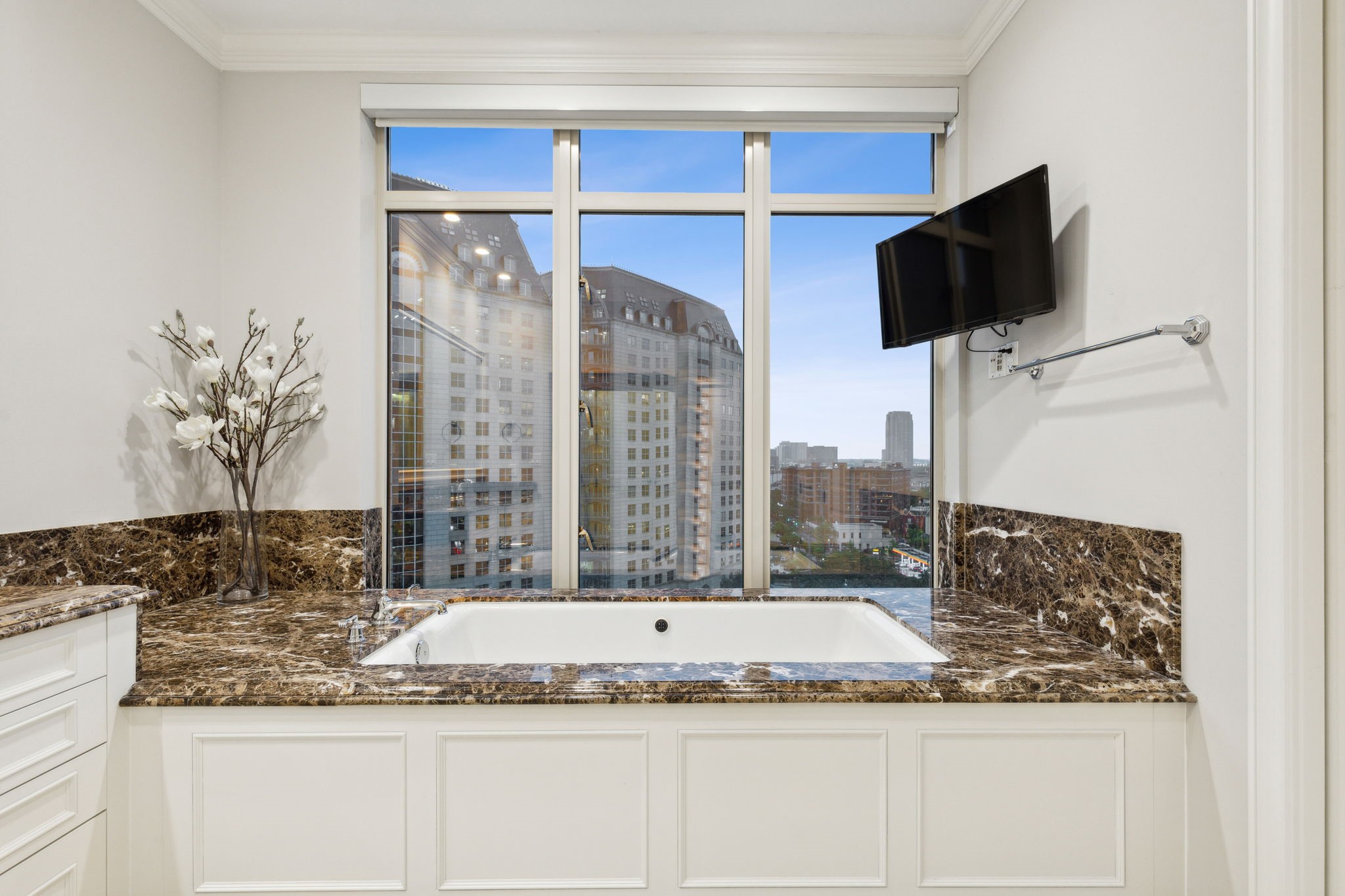 2525 N Pearl Street 1101