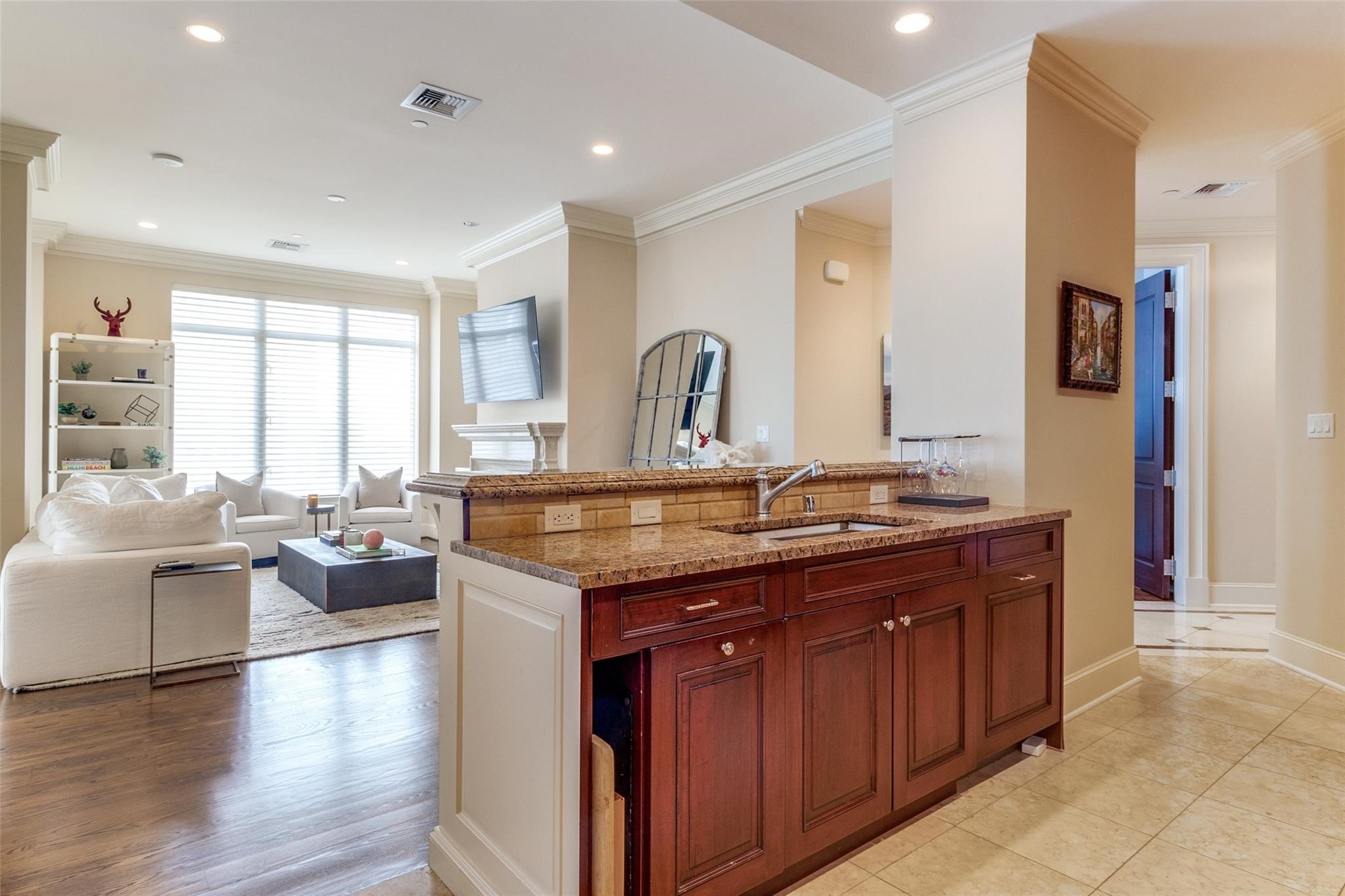 2525 N PEARL Street 1106